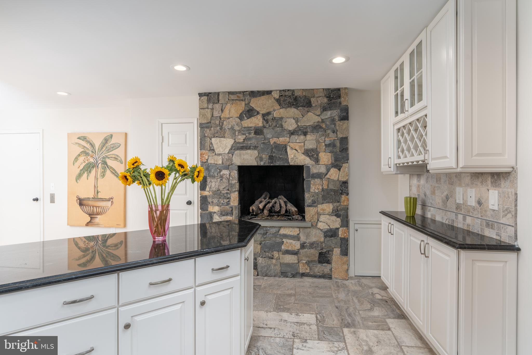 3450 N VENICE STREET