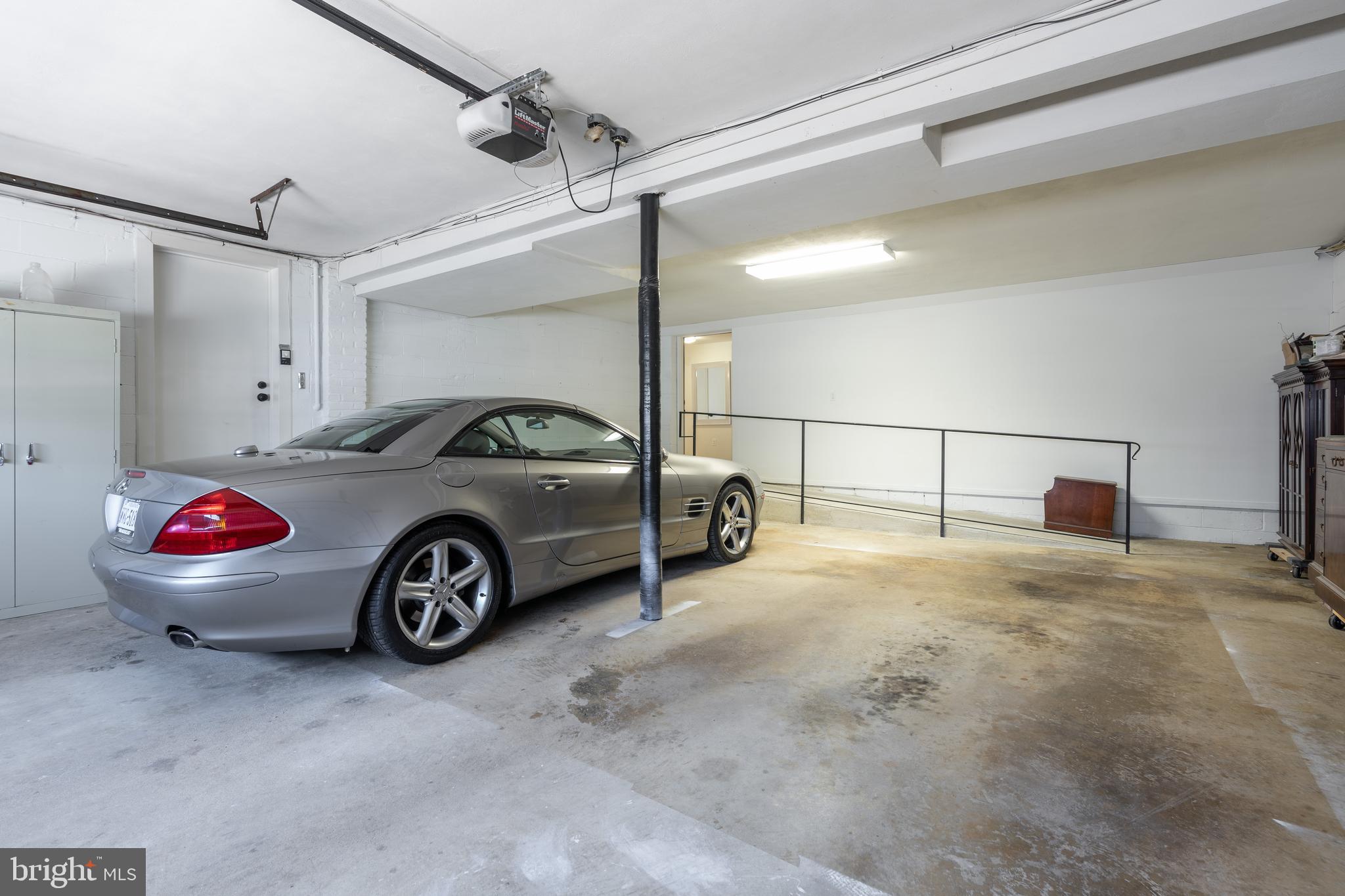 3450 N VENICE STREET