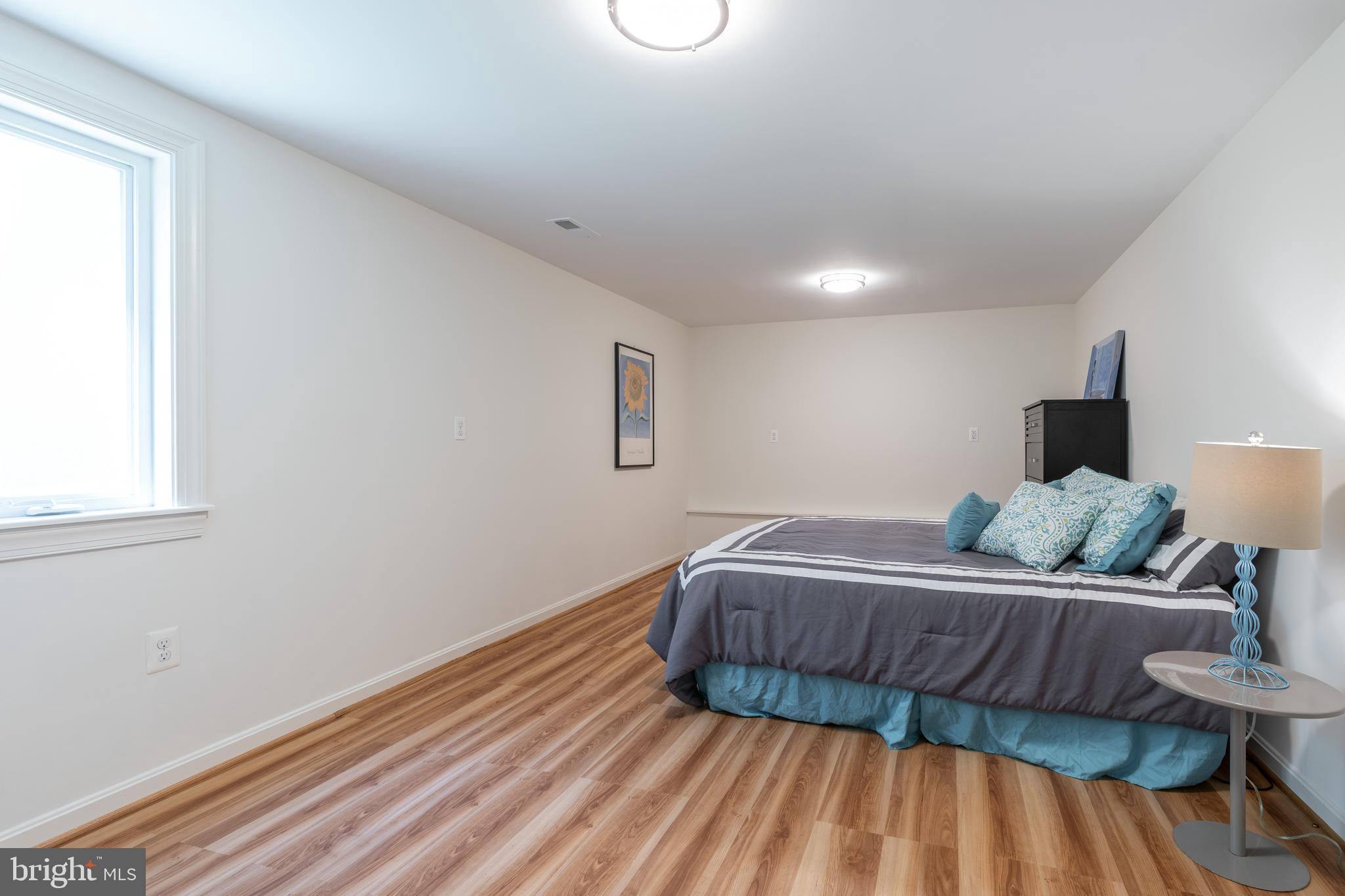 3450 N VENICE STREET