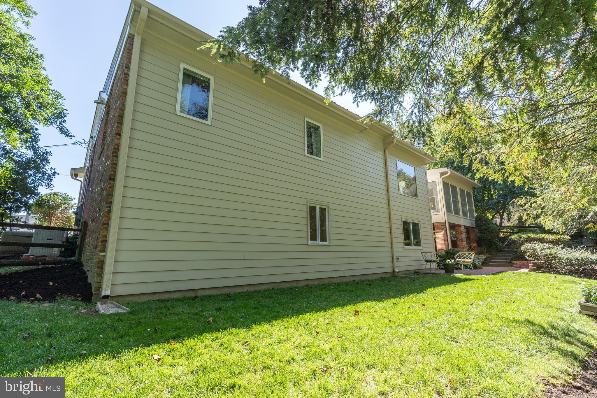 3450 N VENICE STREET