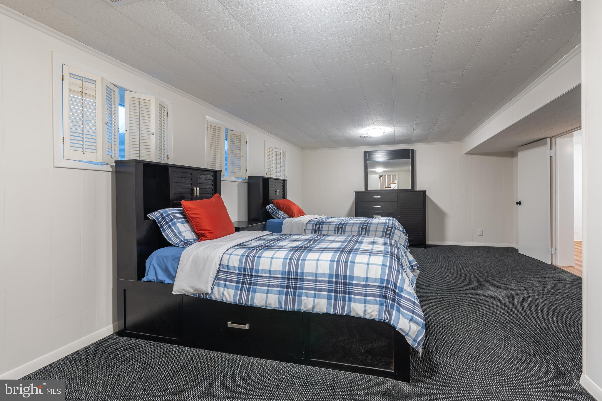 3450 N VENICE STREET