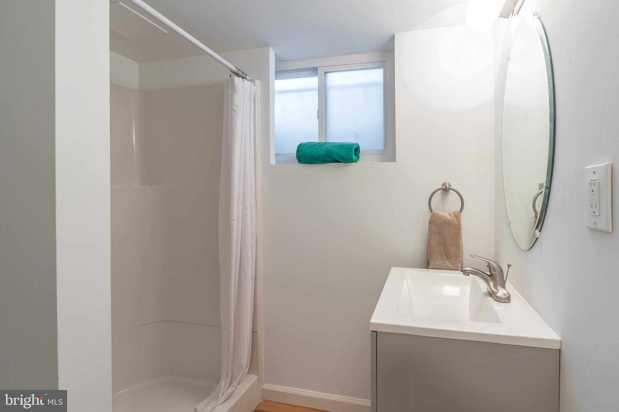 3450 N VENICE STREET