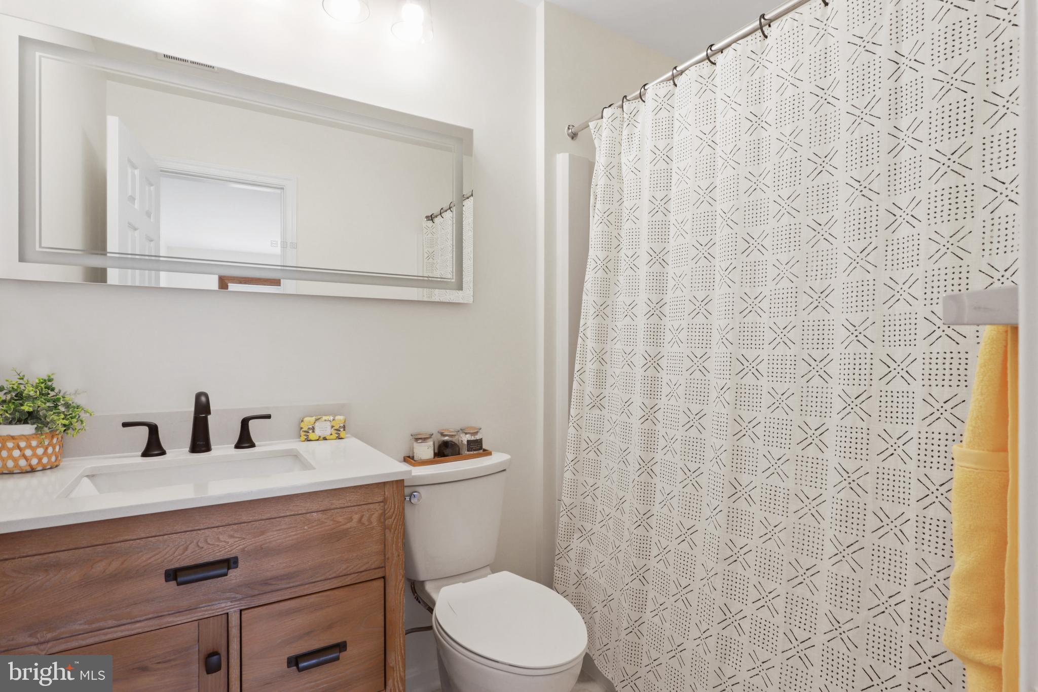 1801 N UHLE STREET N 1