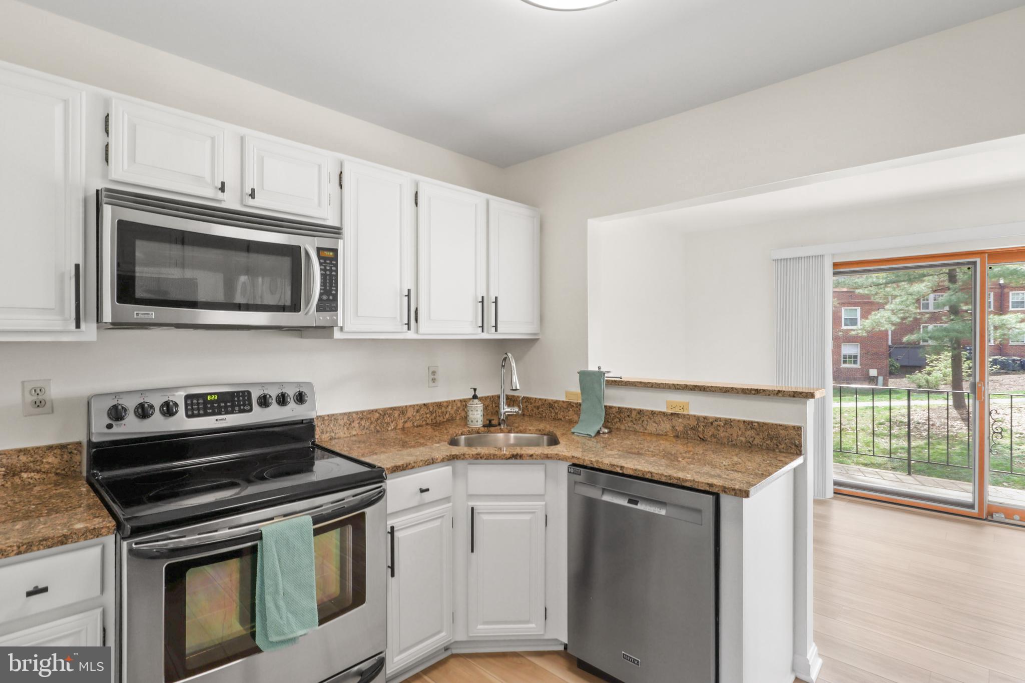 1801 N UHLE STREET N 1