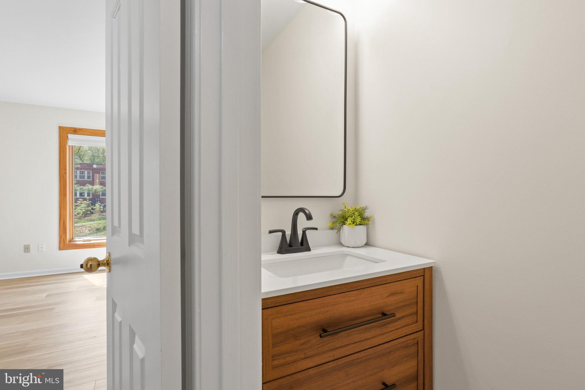 1801 N UHLE STREET N 1