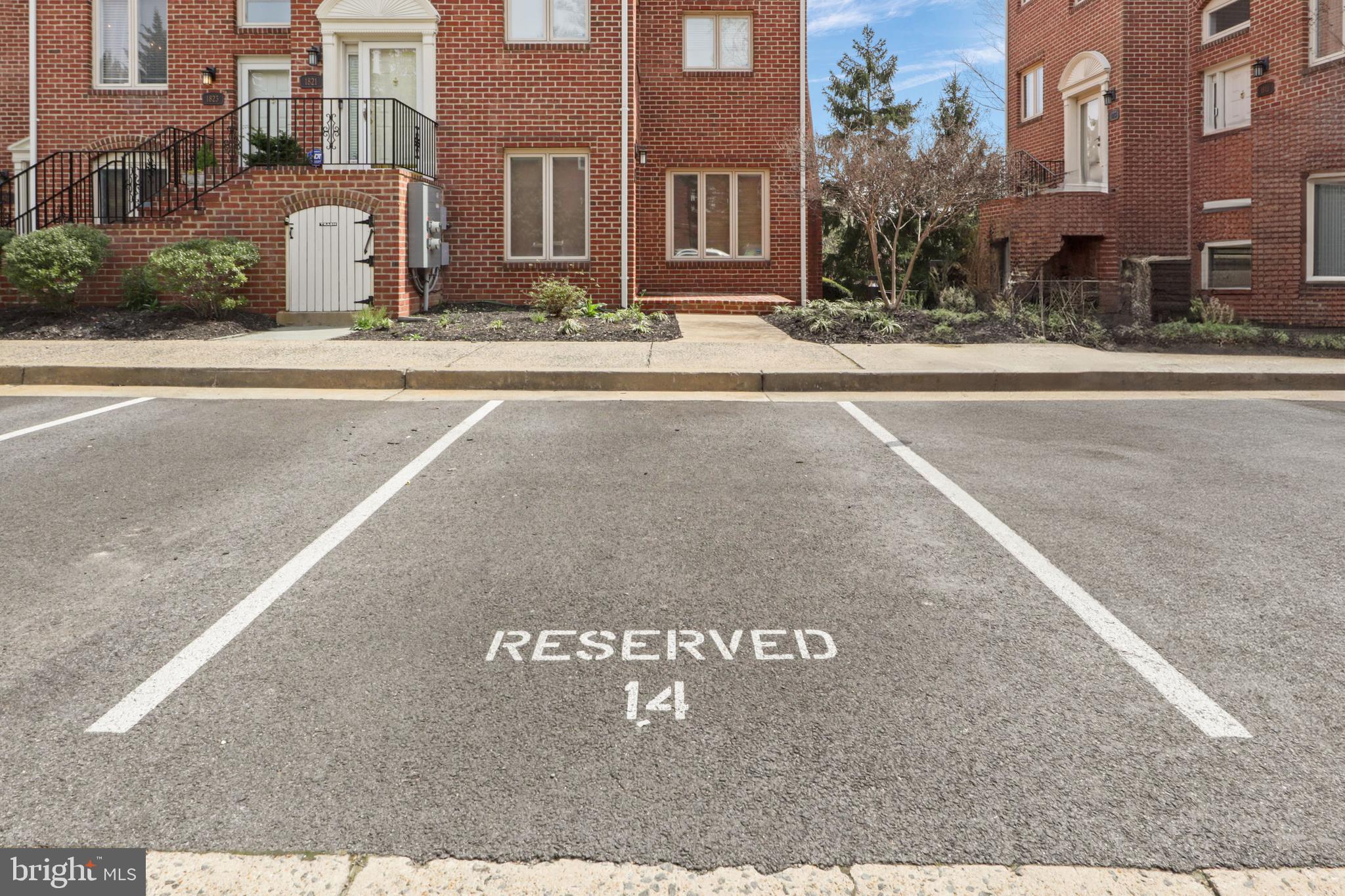 1801 N UHLE STREET N 1