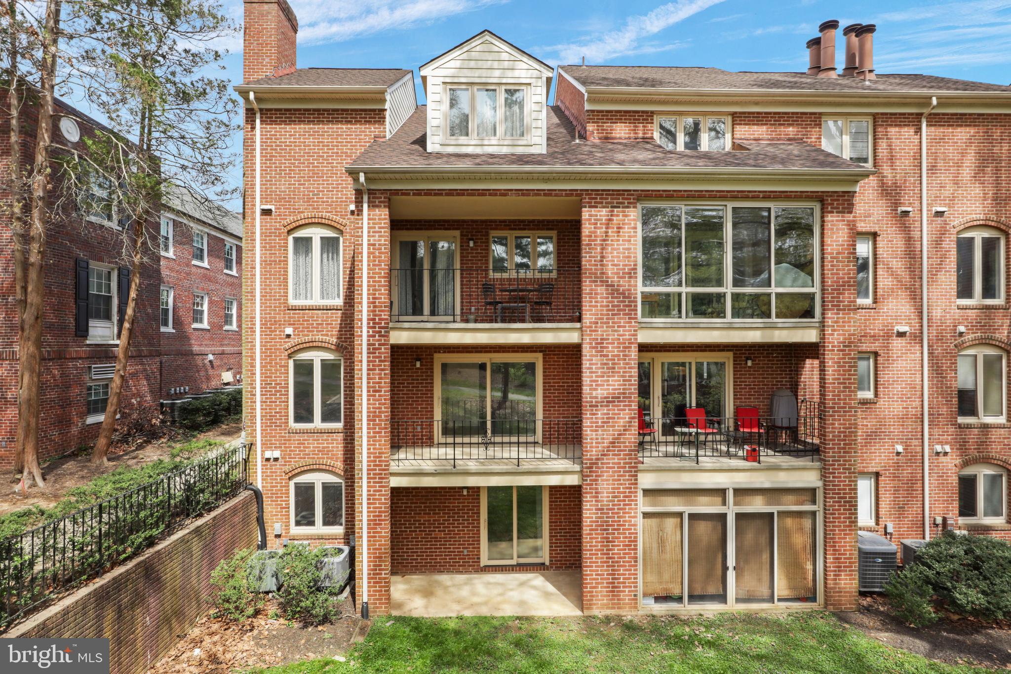 1801 N UHLE STREET N 1