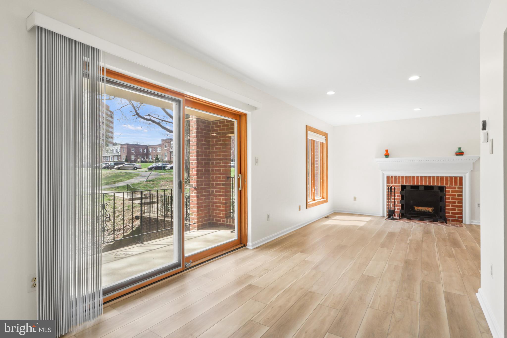 1801 N UHLE STREET N 1