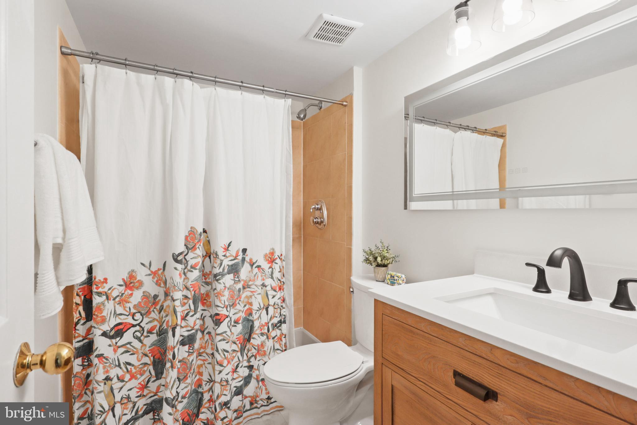 1801 N UHLE STREET N 1