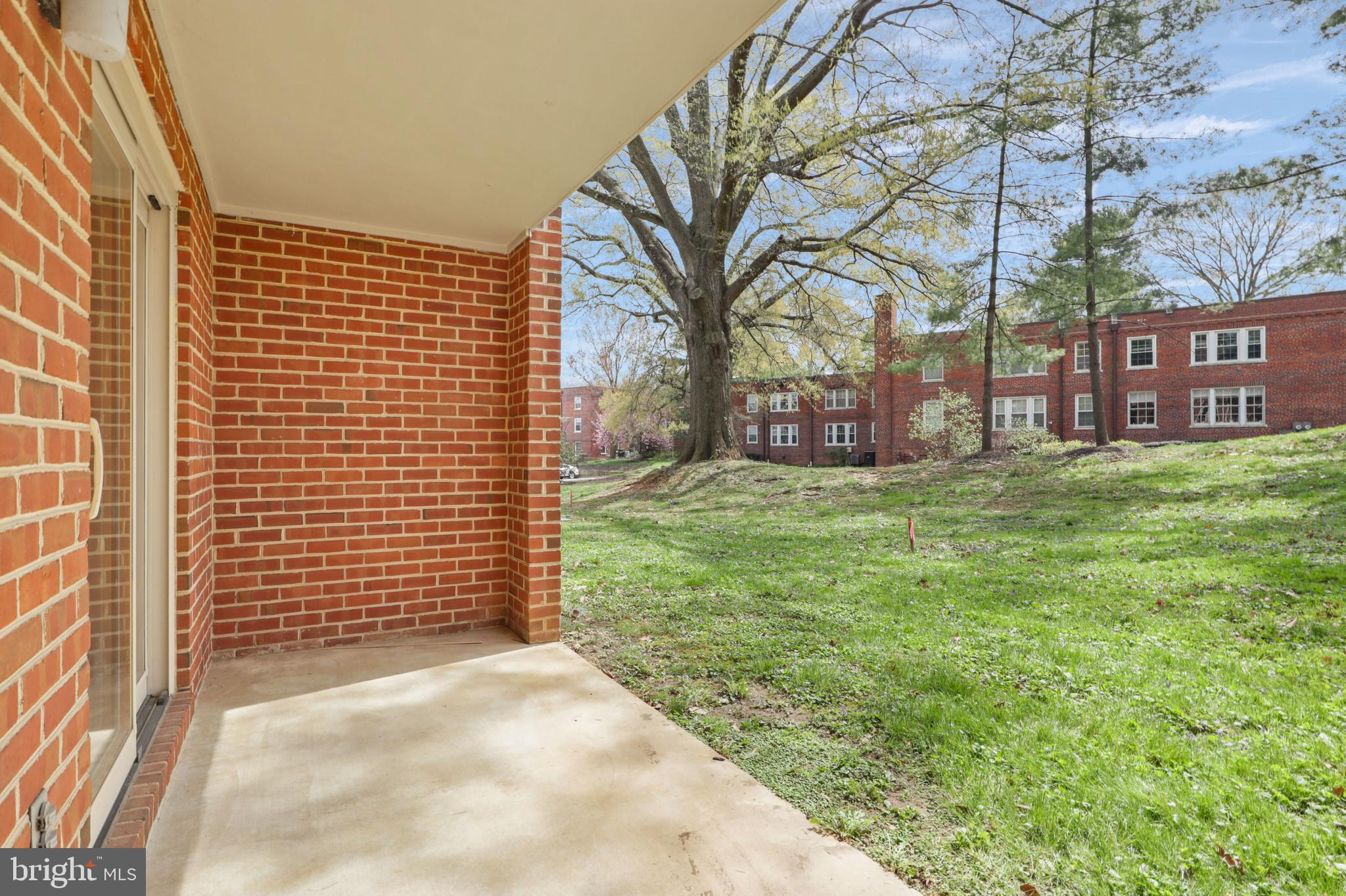 1801 N UHLE STREET N 1