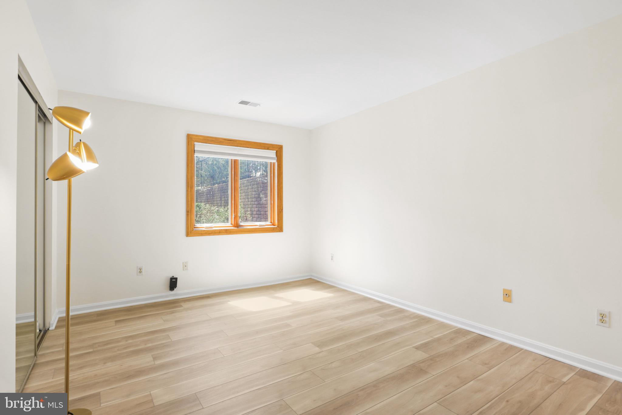 1801 N UHLE STREET N 1