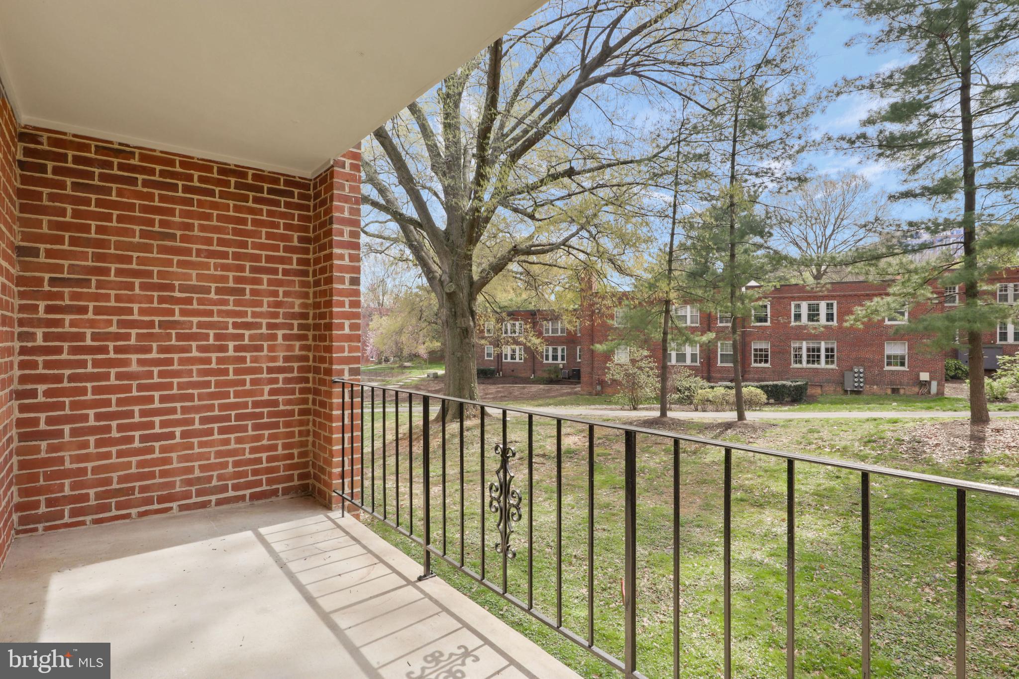 1801 N UHLE STREET N 1