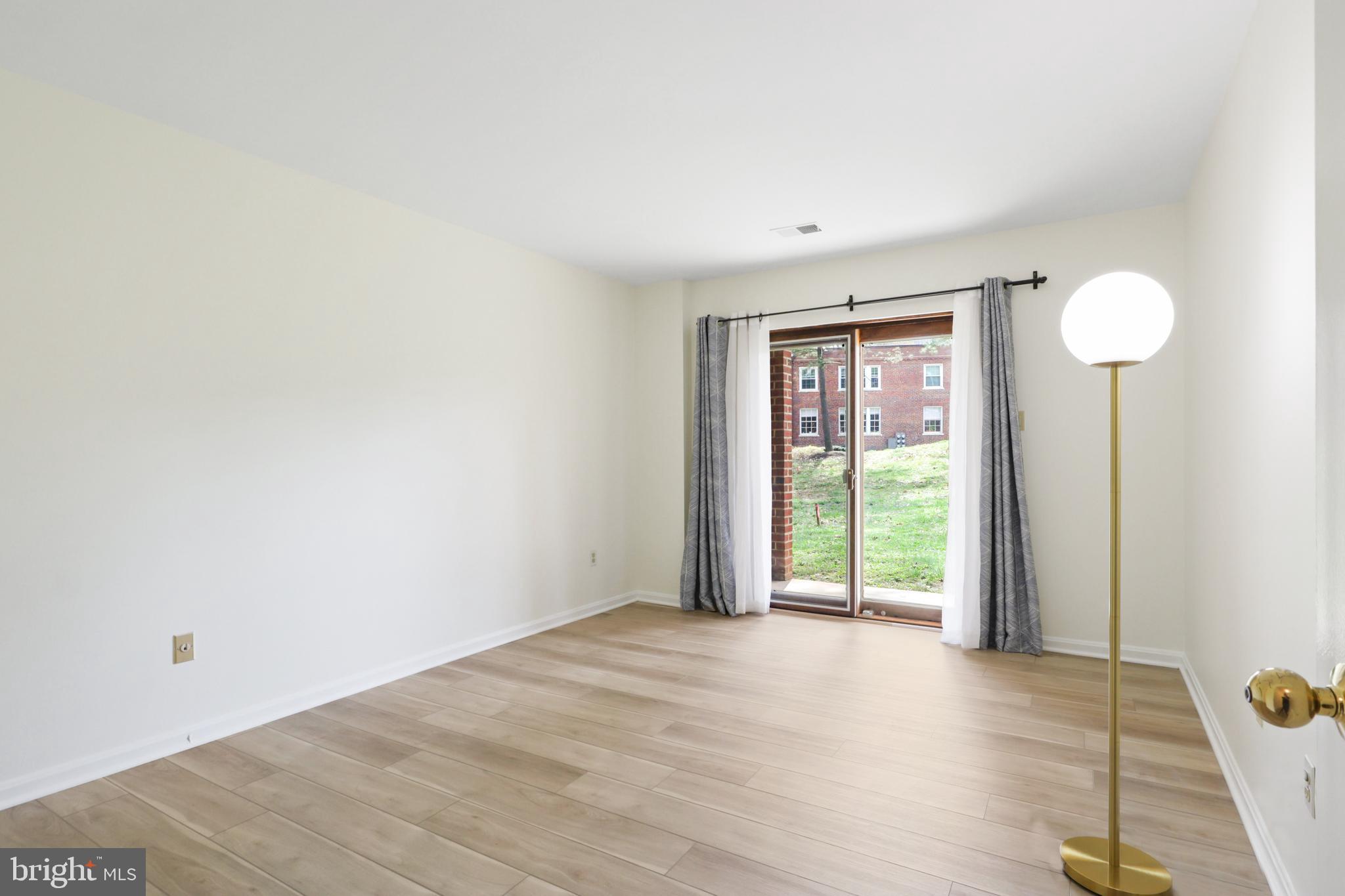 1801 N UHLE STREET N 1