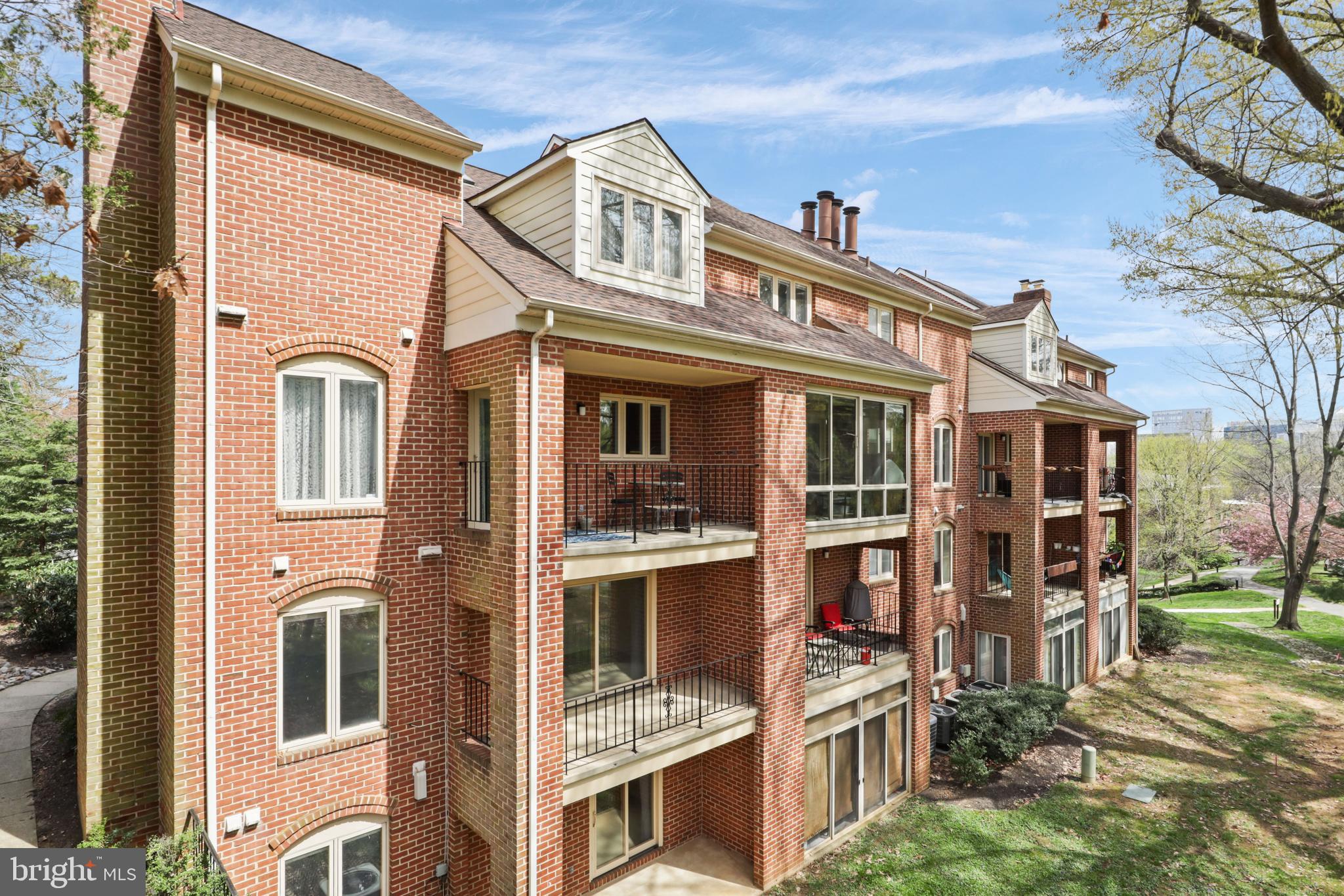 1801 N UHLE STREET N 1