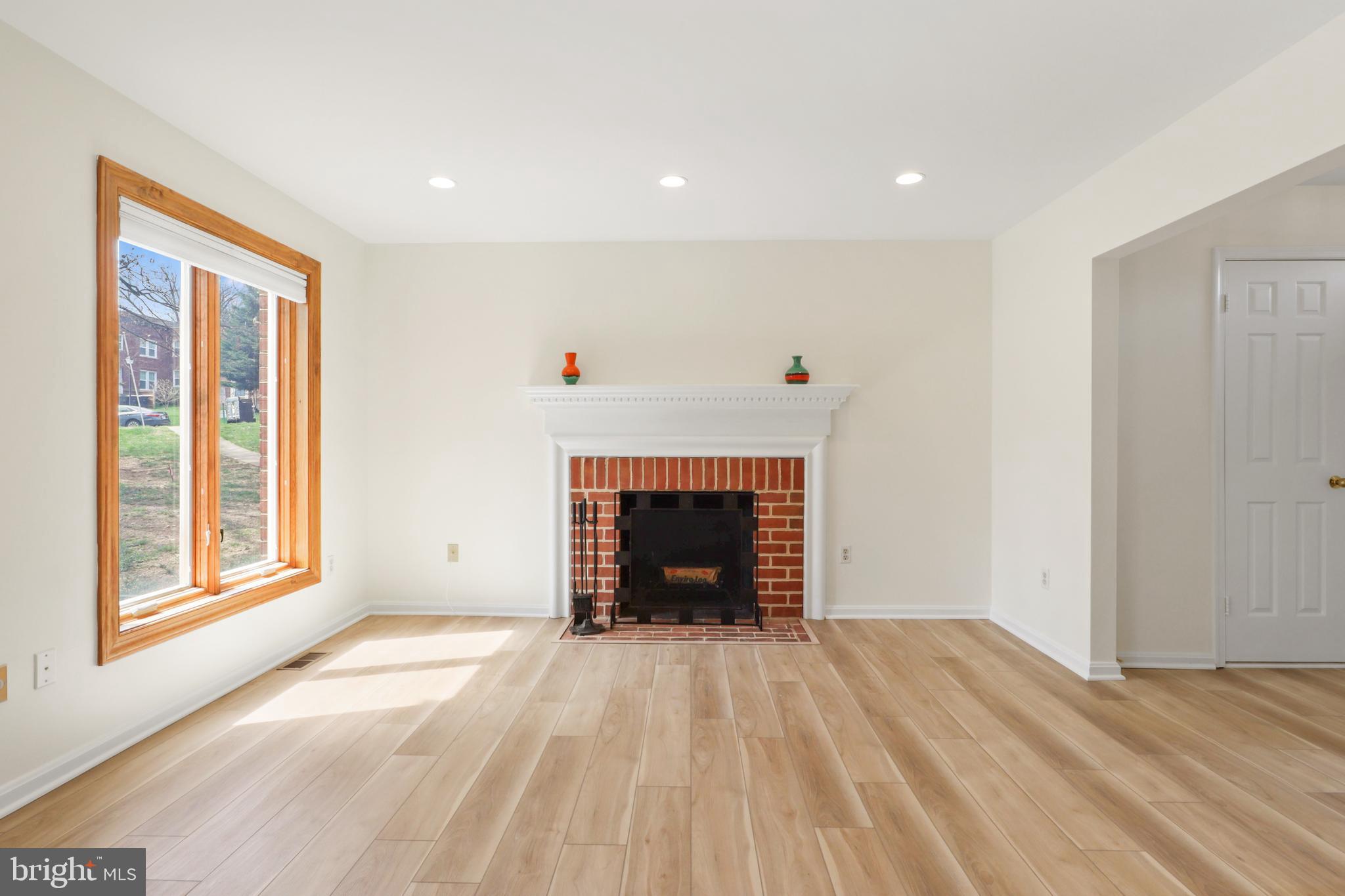 1801 N UHLE STREET N 1