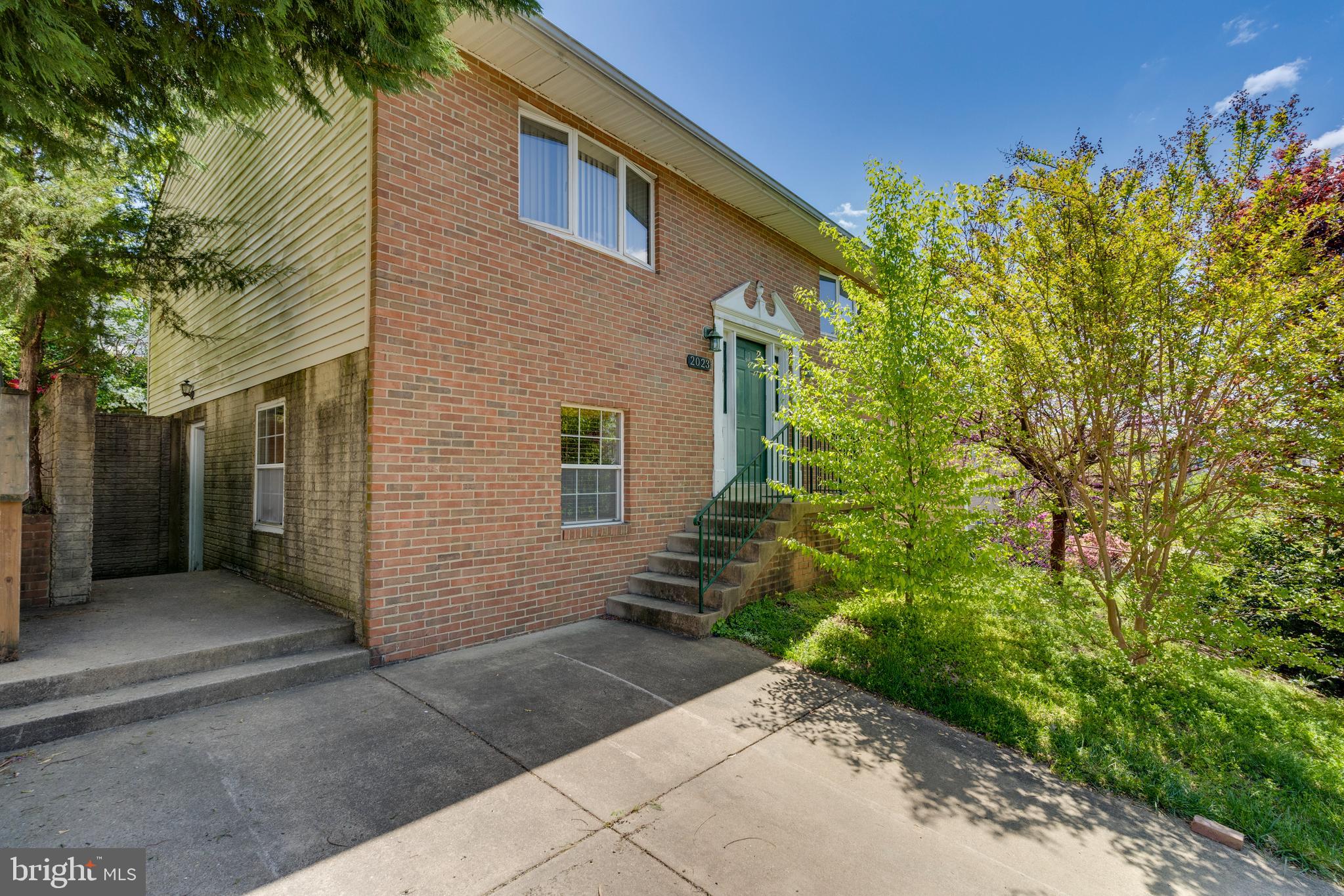 2023 S LOWELL STREET