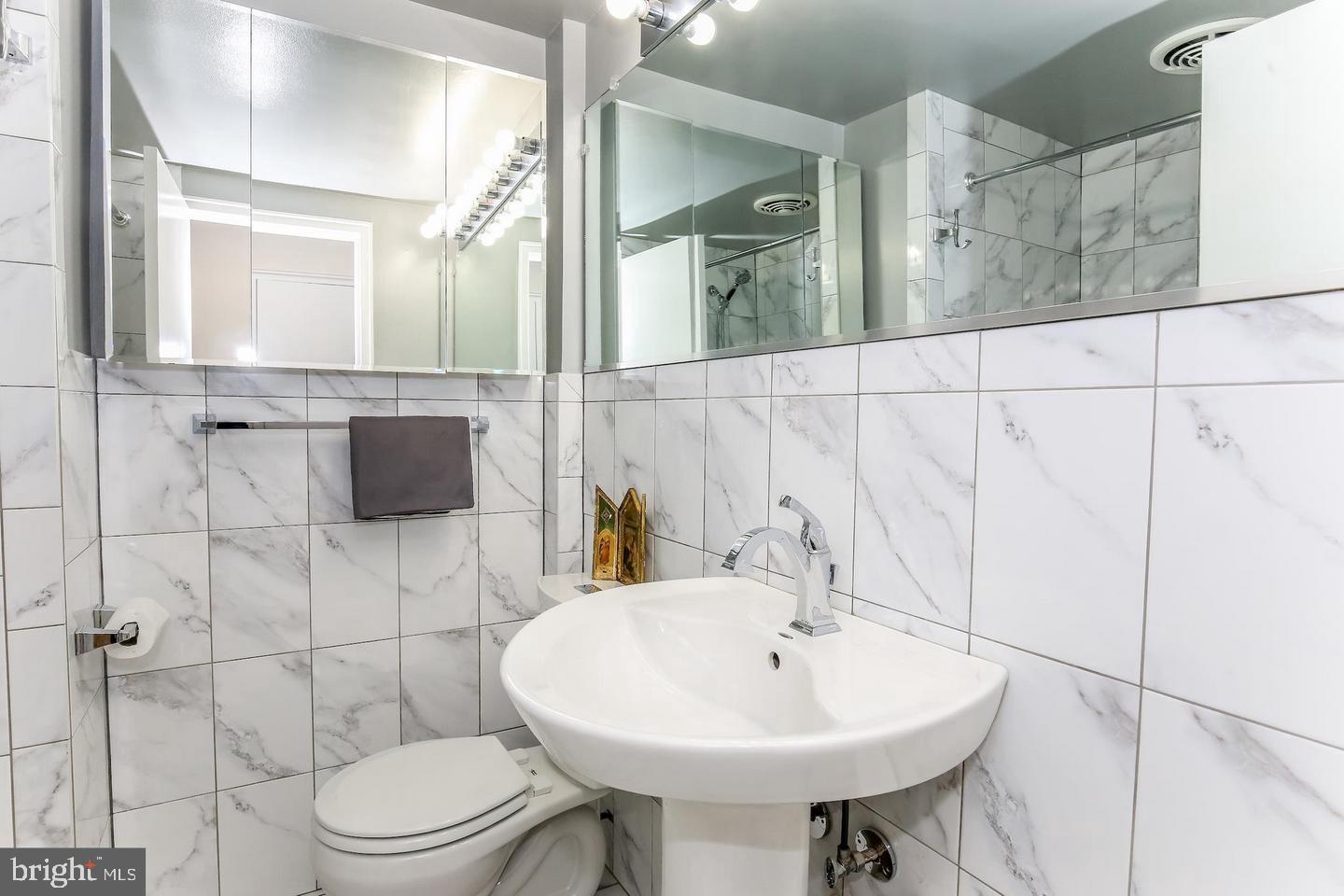 1569 N COLONIAL TERRACE 207-Z