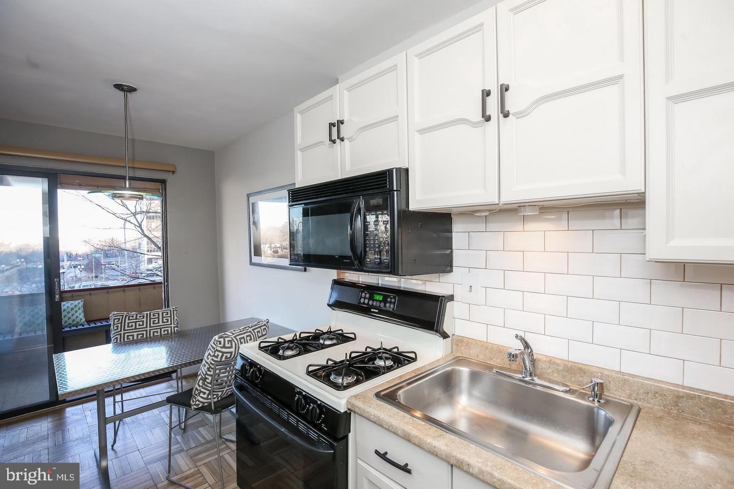 1569 N COLONIAL TERRACE 207-Z