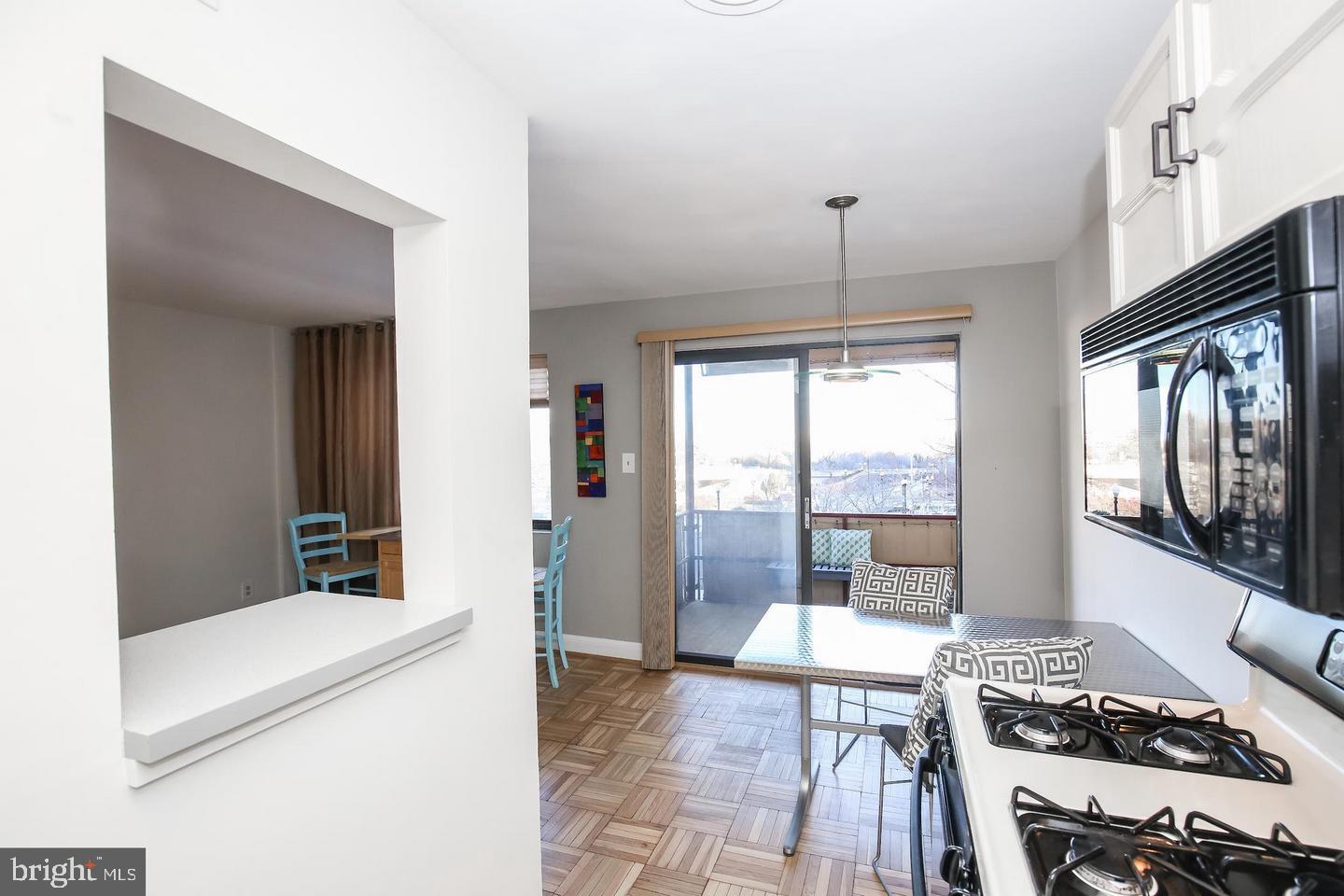 1569 N COLONIAL TERRACE 207-Z