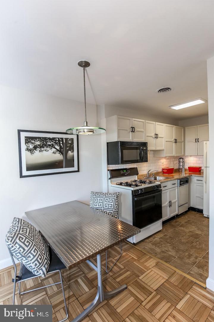 1569 N COLONIAL TERRACE 207-Z