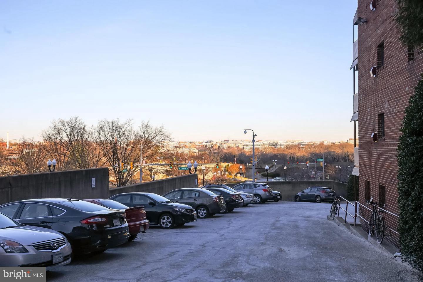 1569 N COLONIAL TERRACE 207-Z