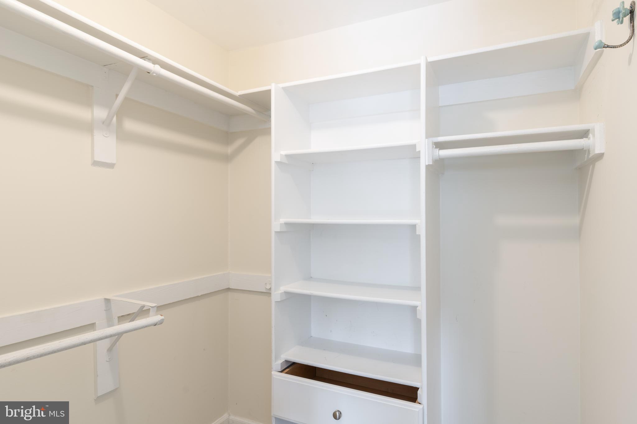 2821 S WAKEFIELD STREET B