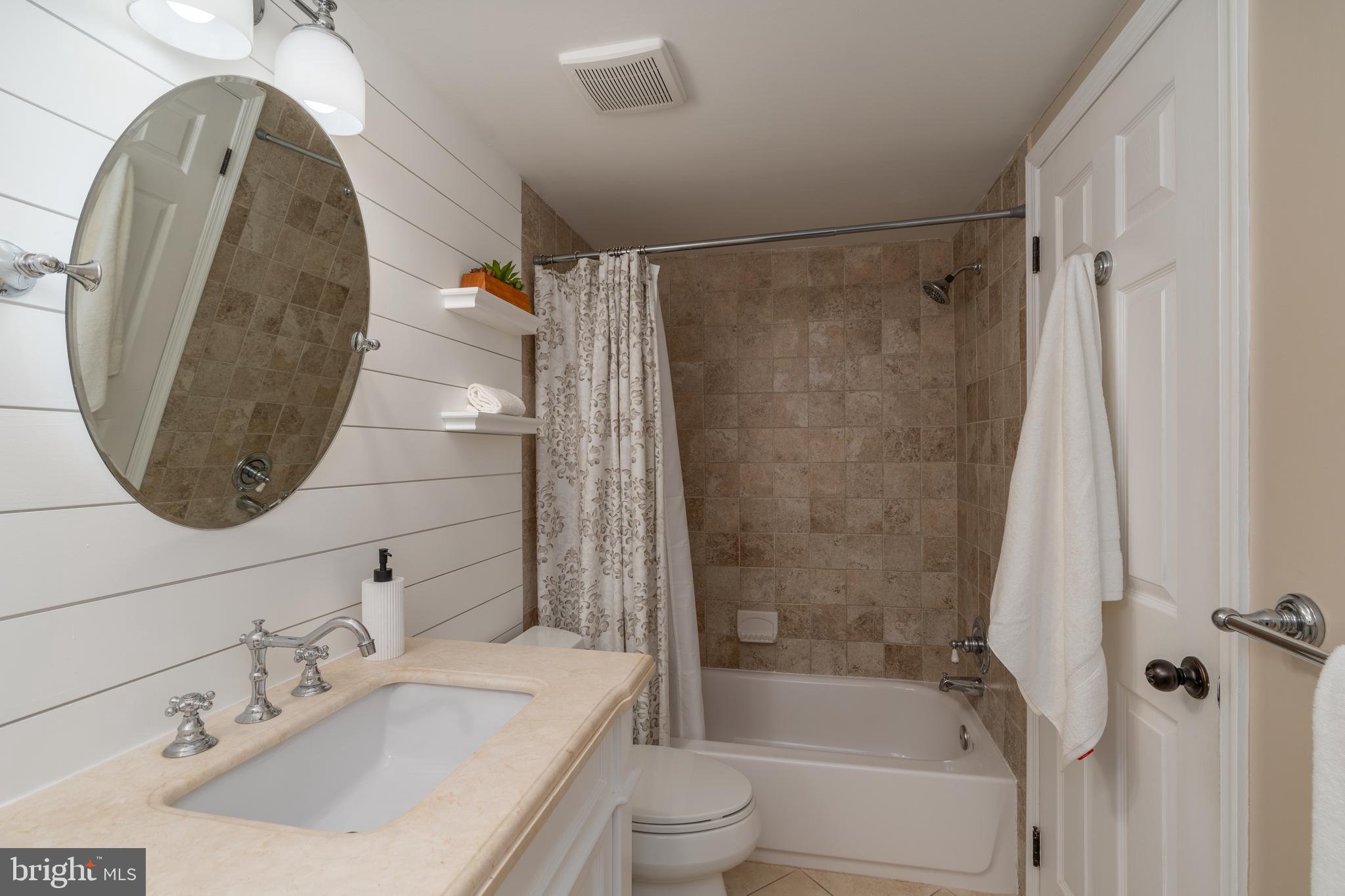 2821 S WAKEFIELD STREET B