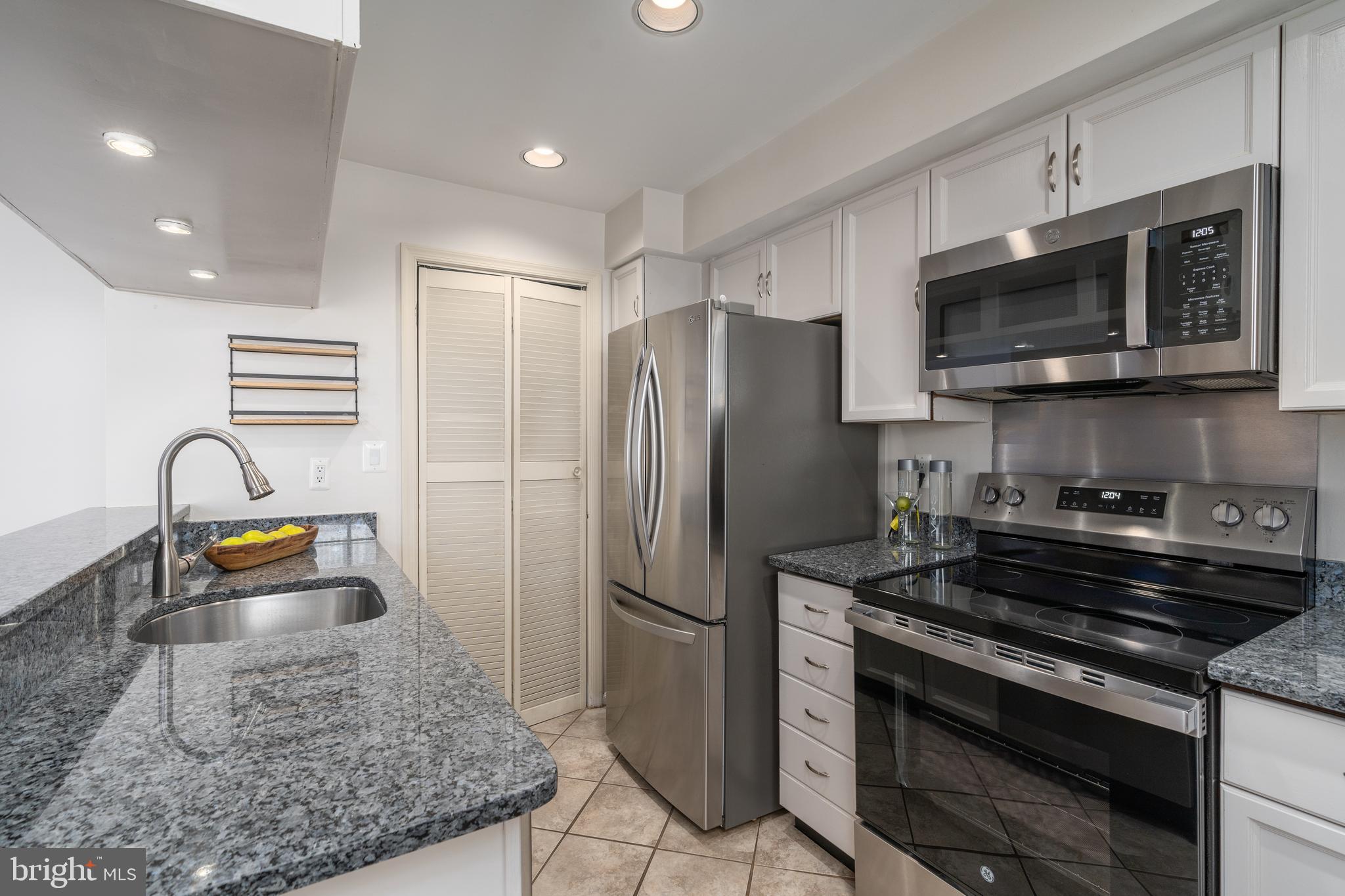 2821 S WAKEFIELD STREET B