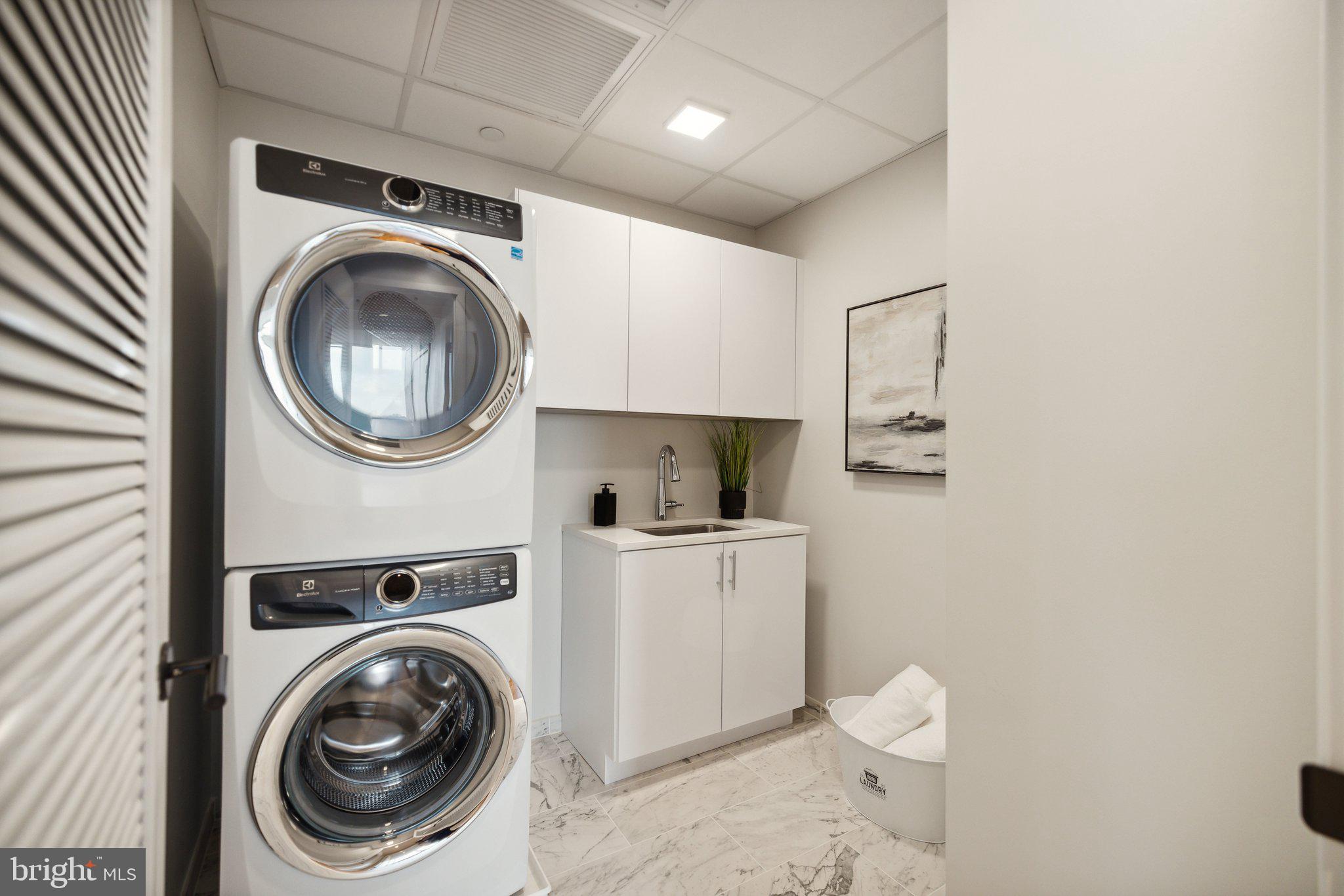 1781 N PIERCE STREET 2003