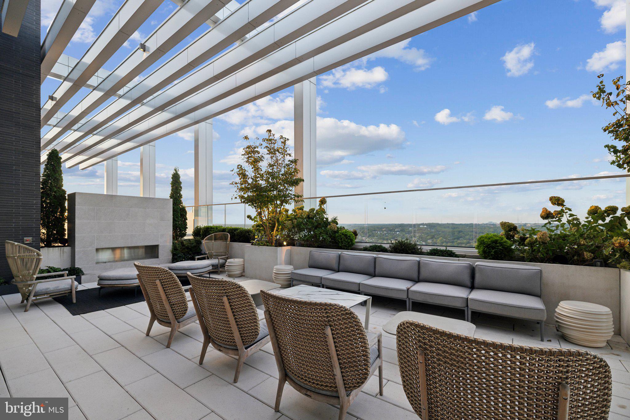 1781 N PIERCE STREET 2003