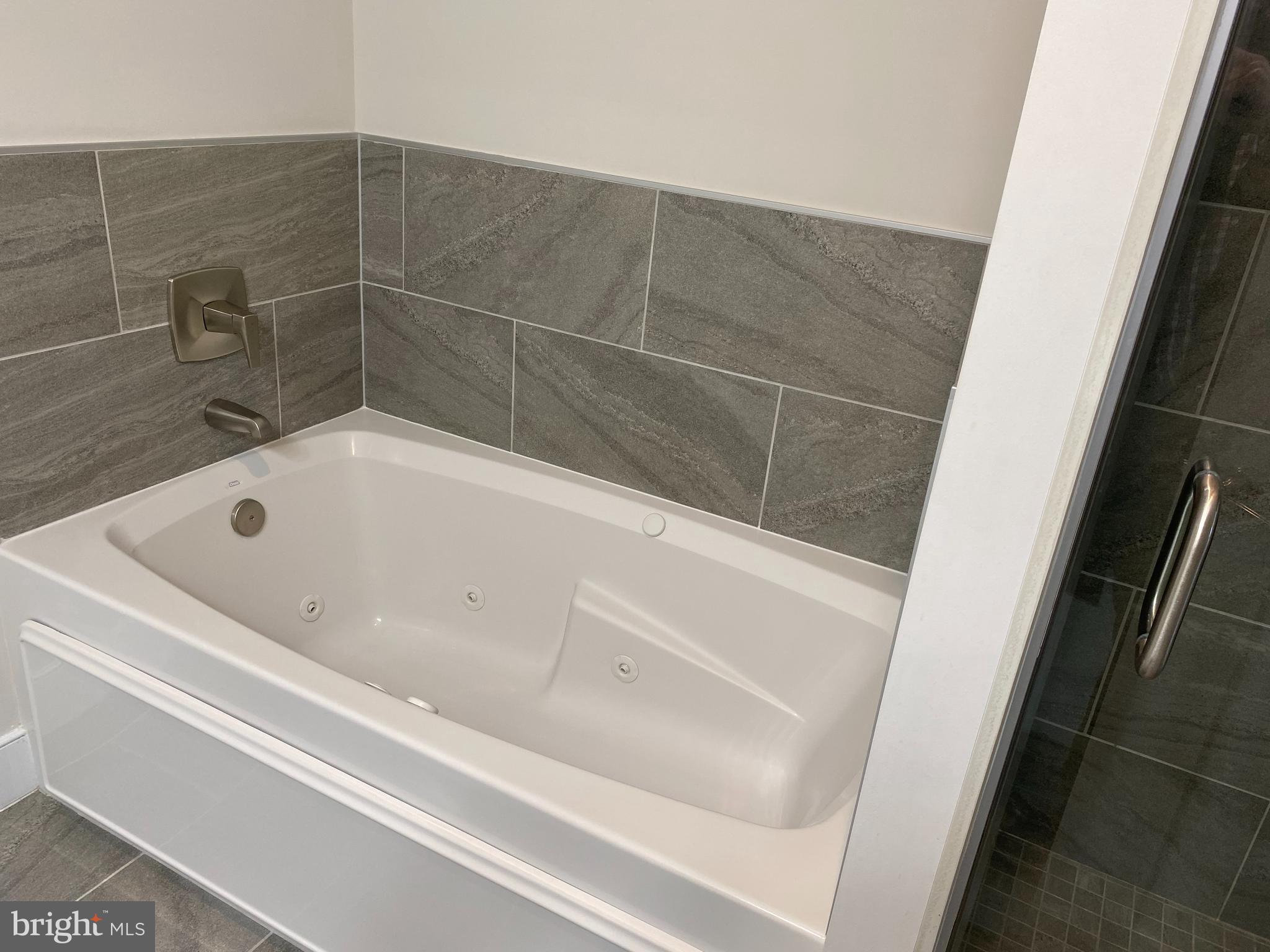 2000 CLARENDON BOULEVARD 704