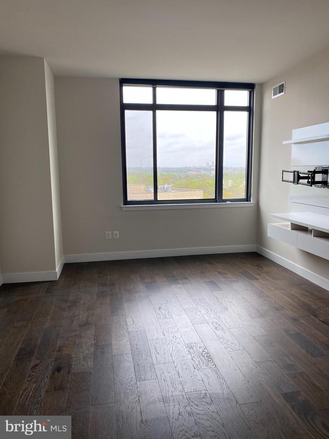 2000 CLARENDON BOULEVARD 704