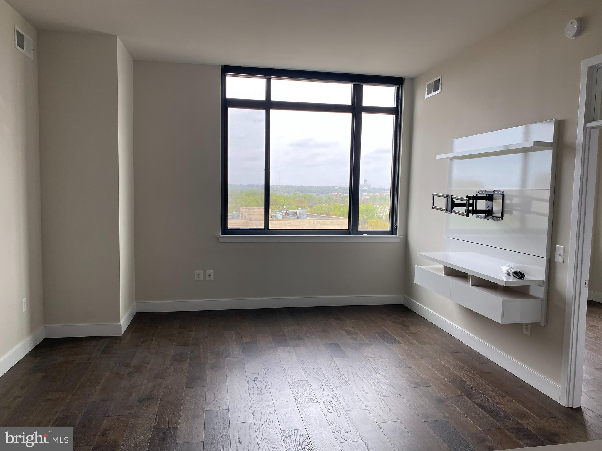 2000 CLARENDON BOULEVARD 704