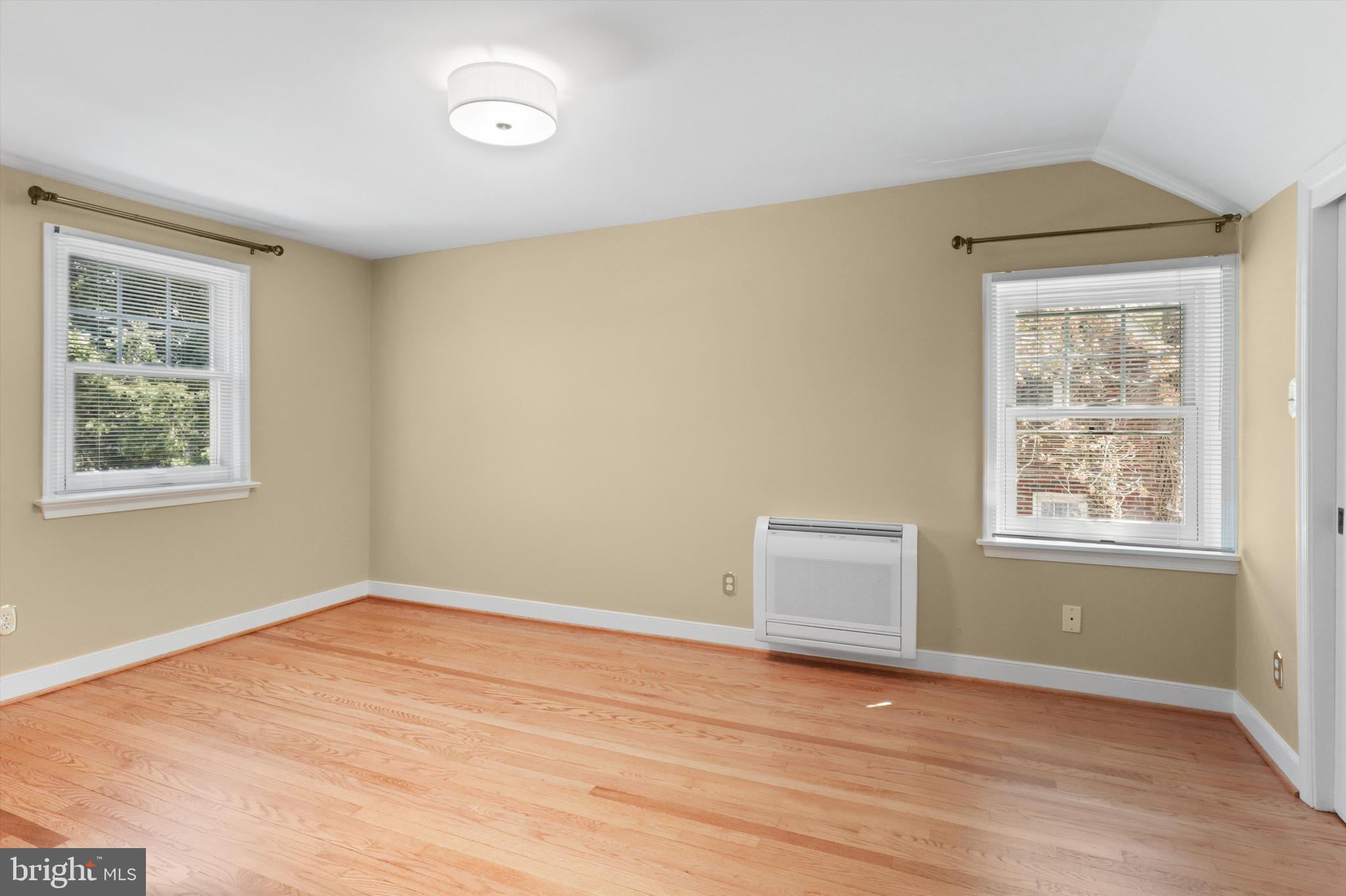 1401 S GREENBRIER STREET