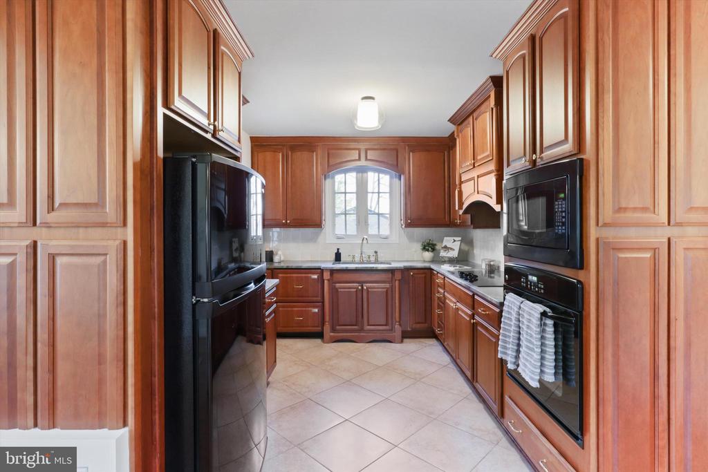 1401 S GREENBRIER STREET