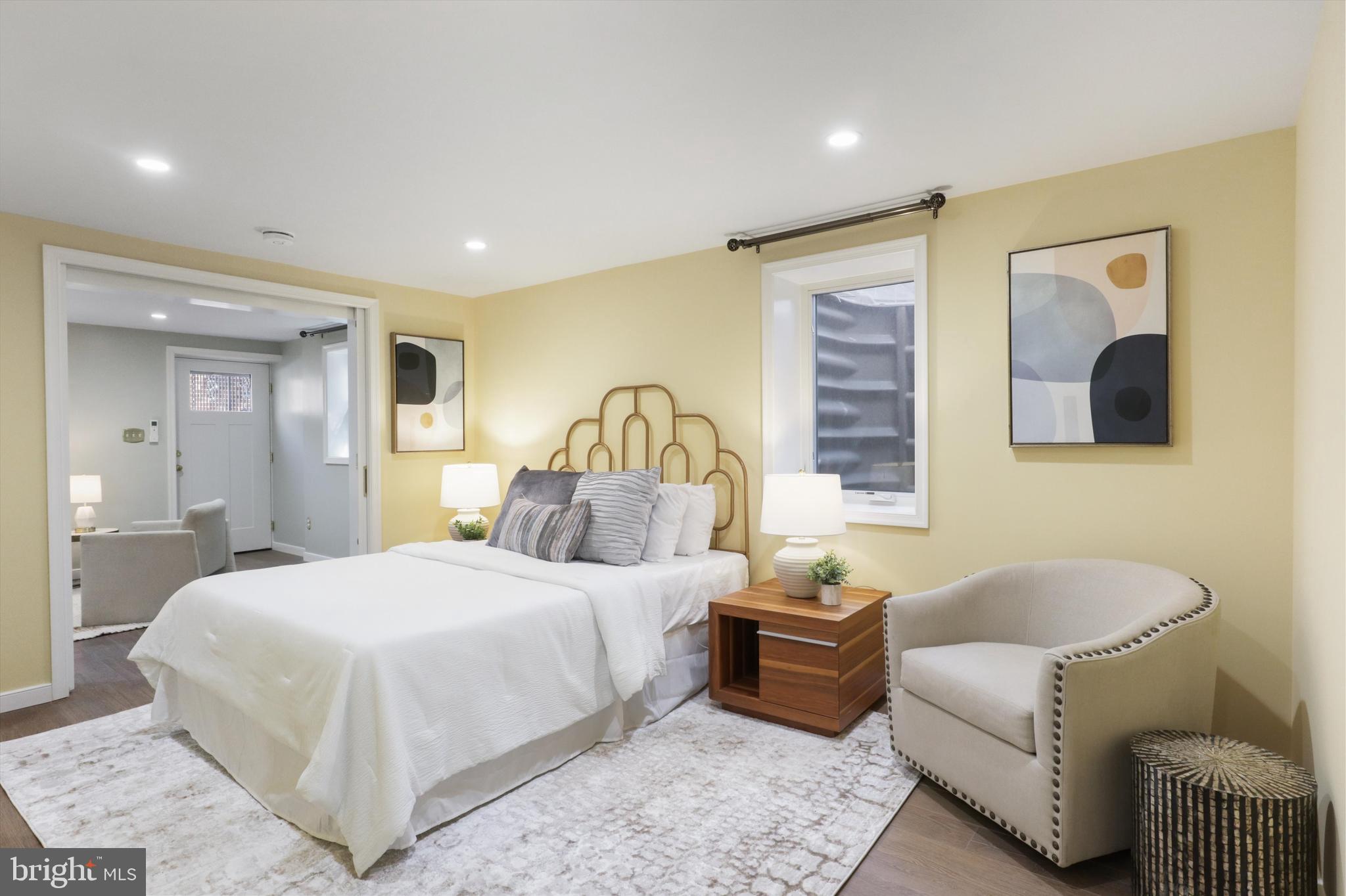 1401 S GREENBRIER STREET