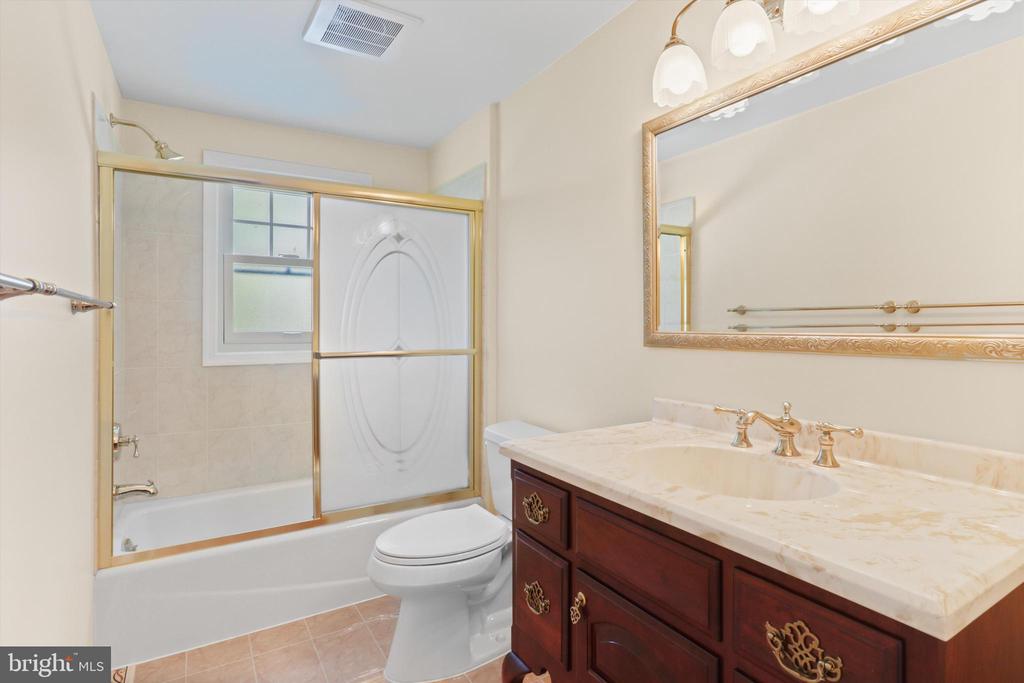 1401 S GREENBRIER STREET