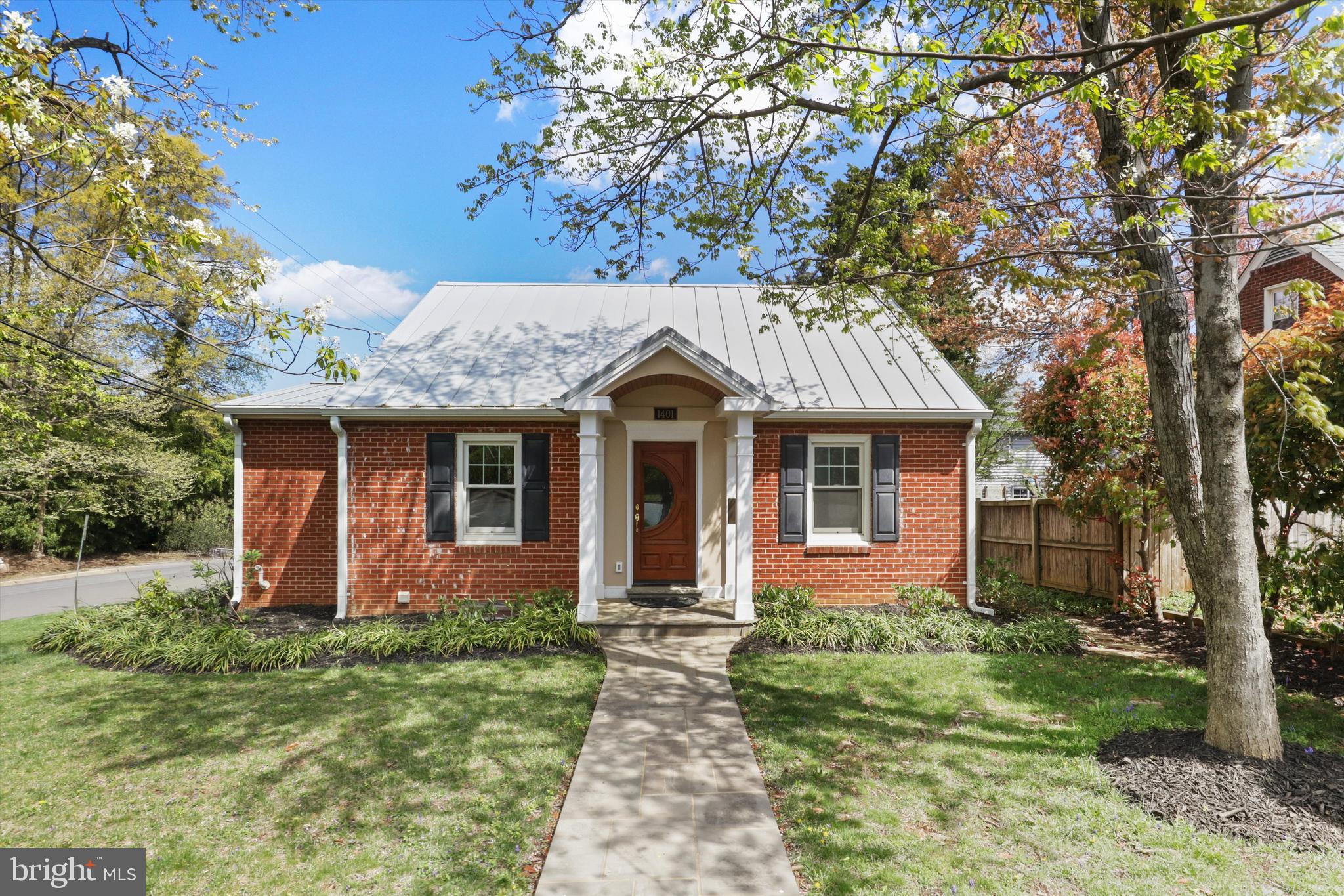 1401 S GREENBRIER STREET