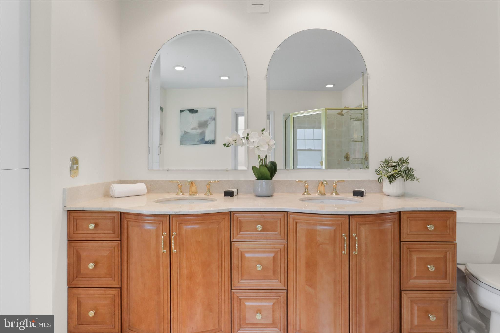 1401 S GREENBRIER STREET