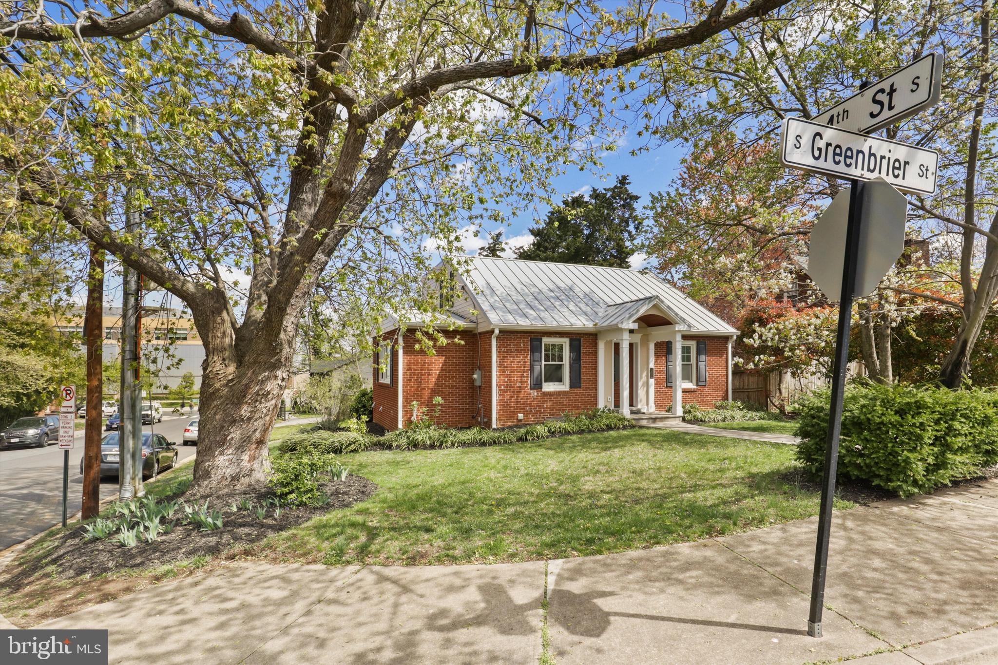 1401 S GREENBRIER STREET