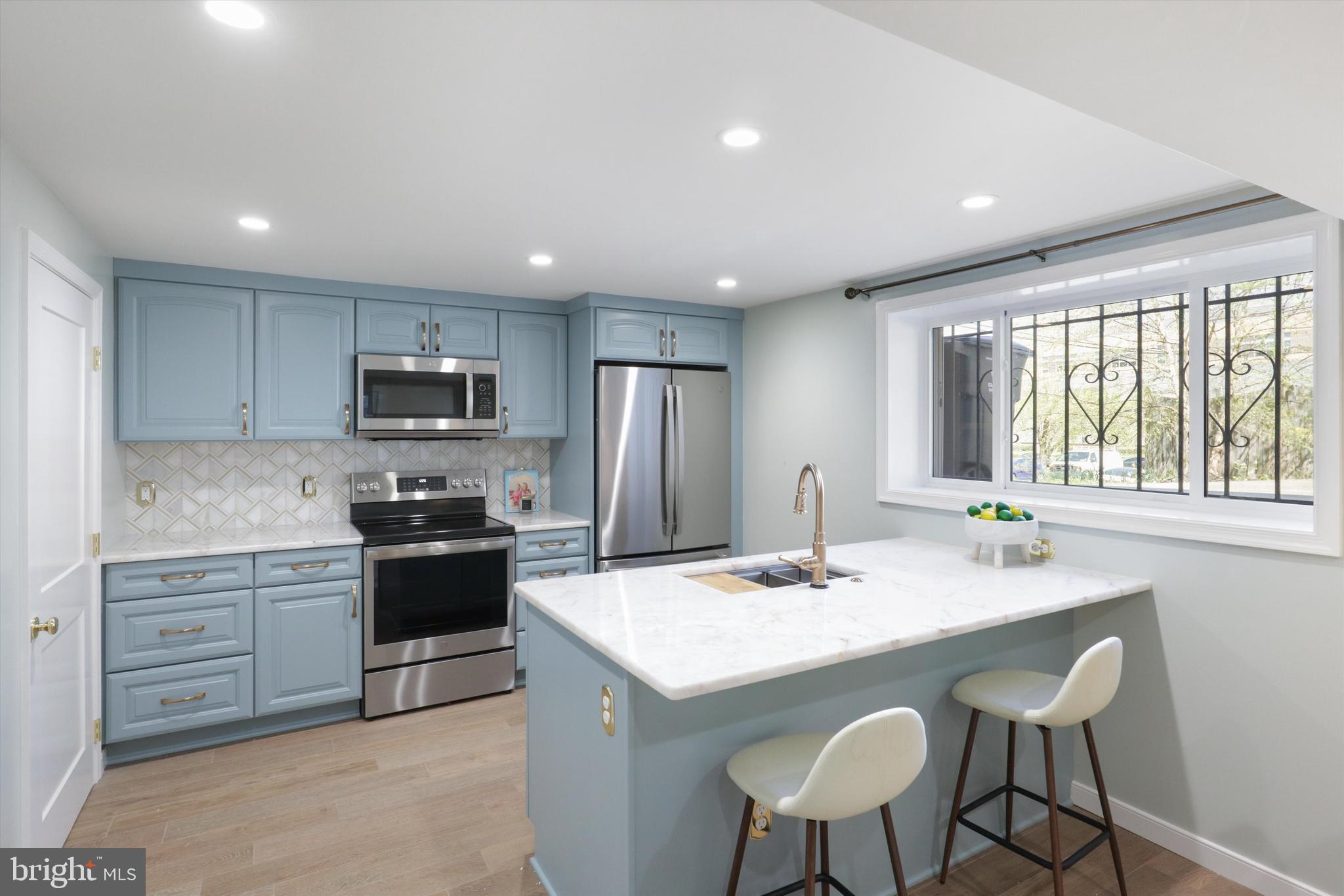 1401 S GREENBRIER STREET