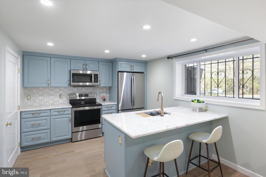1401 S GREENBRIER STREET