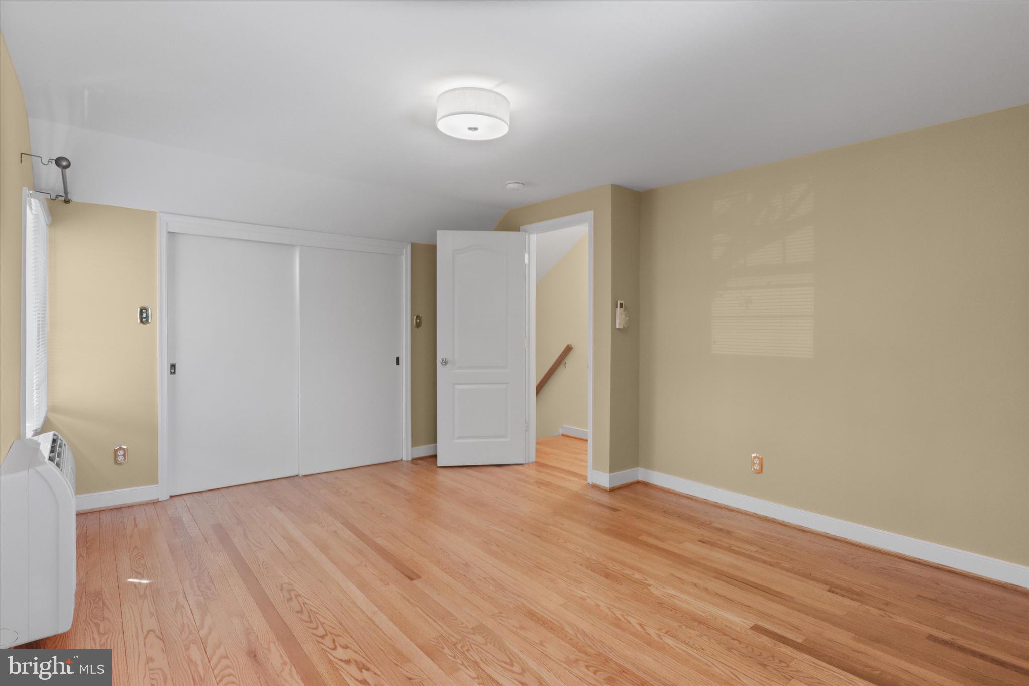 1401 S GREENBRIER STREET