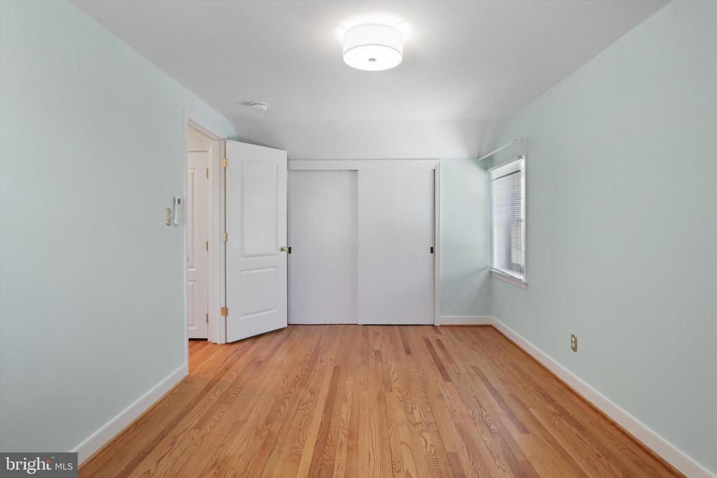 1401 S GREENBRIER STREET