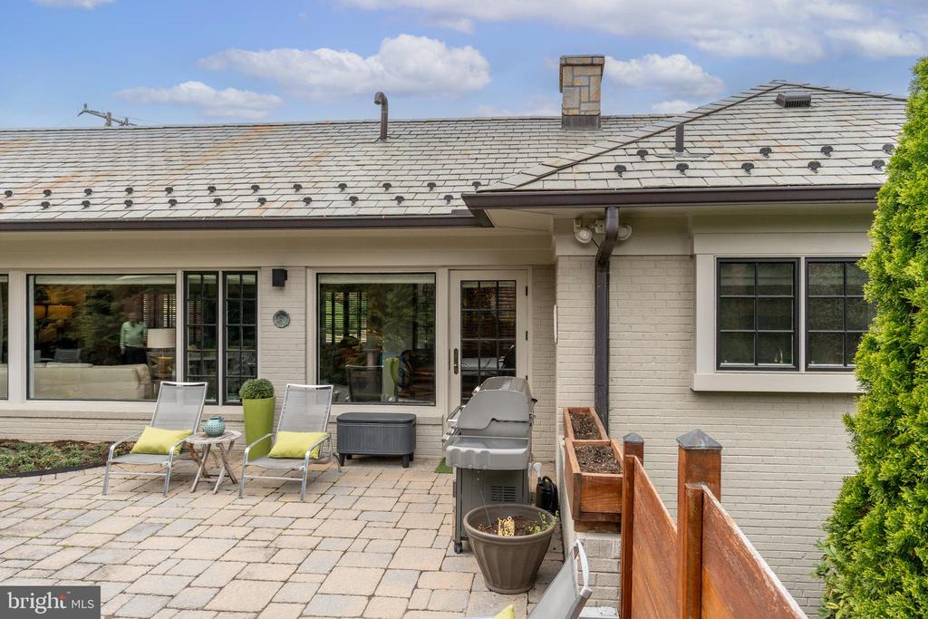 3451 N VENICE STREET