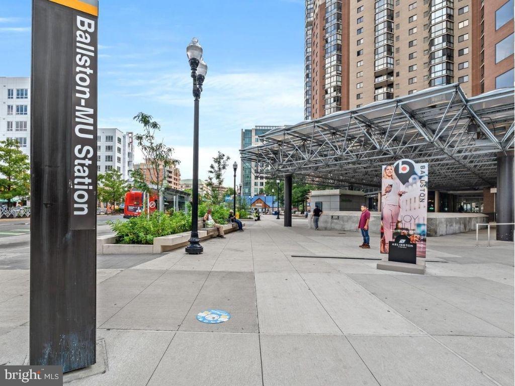 1020 N STAFFORD STREET 409