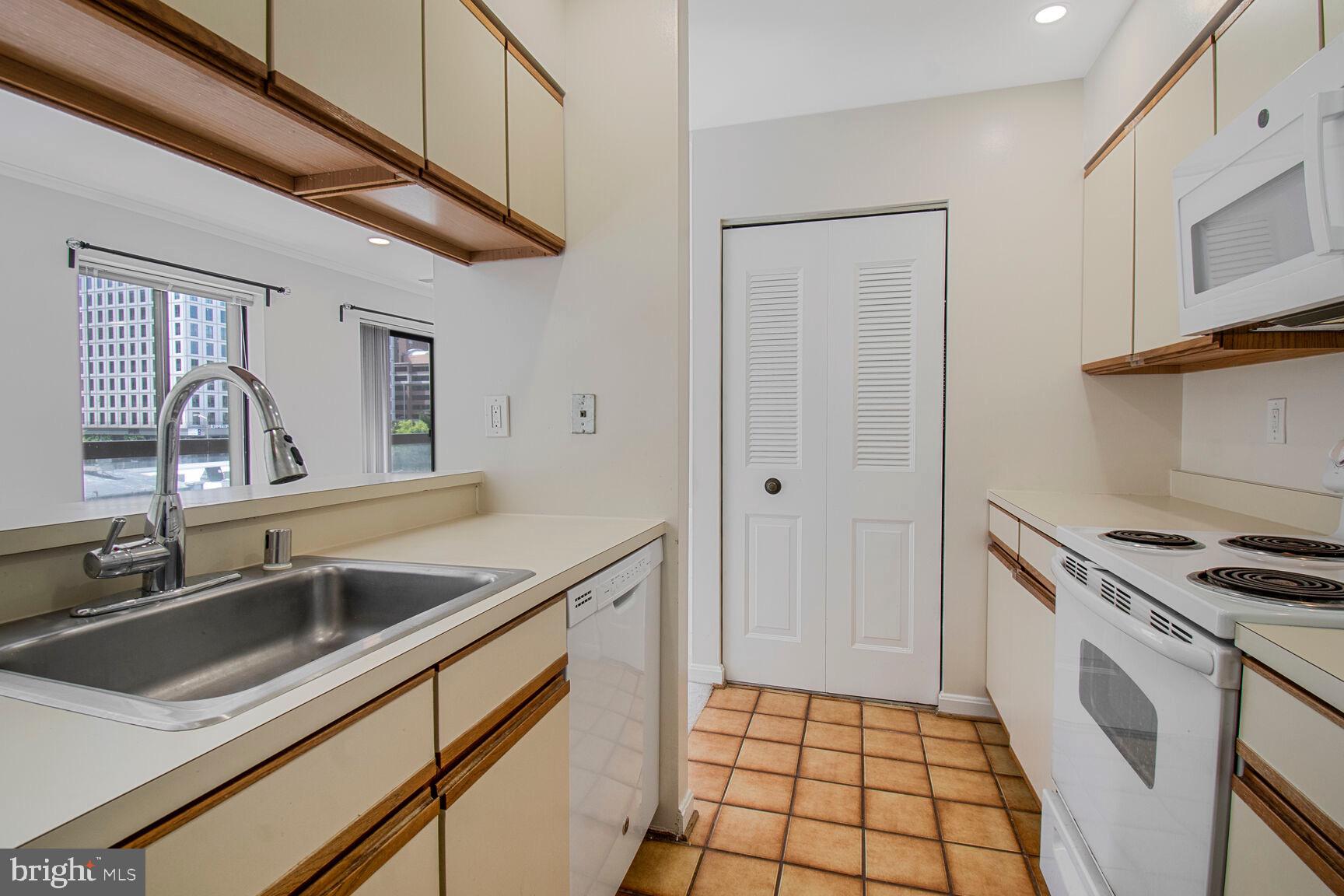 1020 N STAFFORD STREET 409