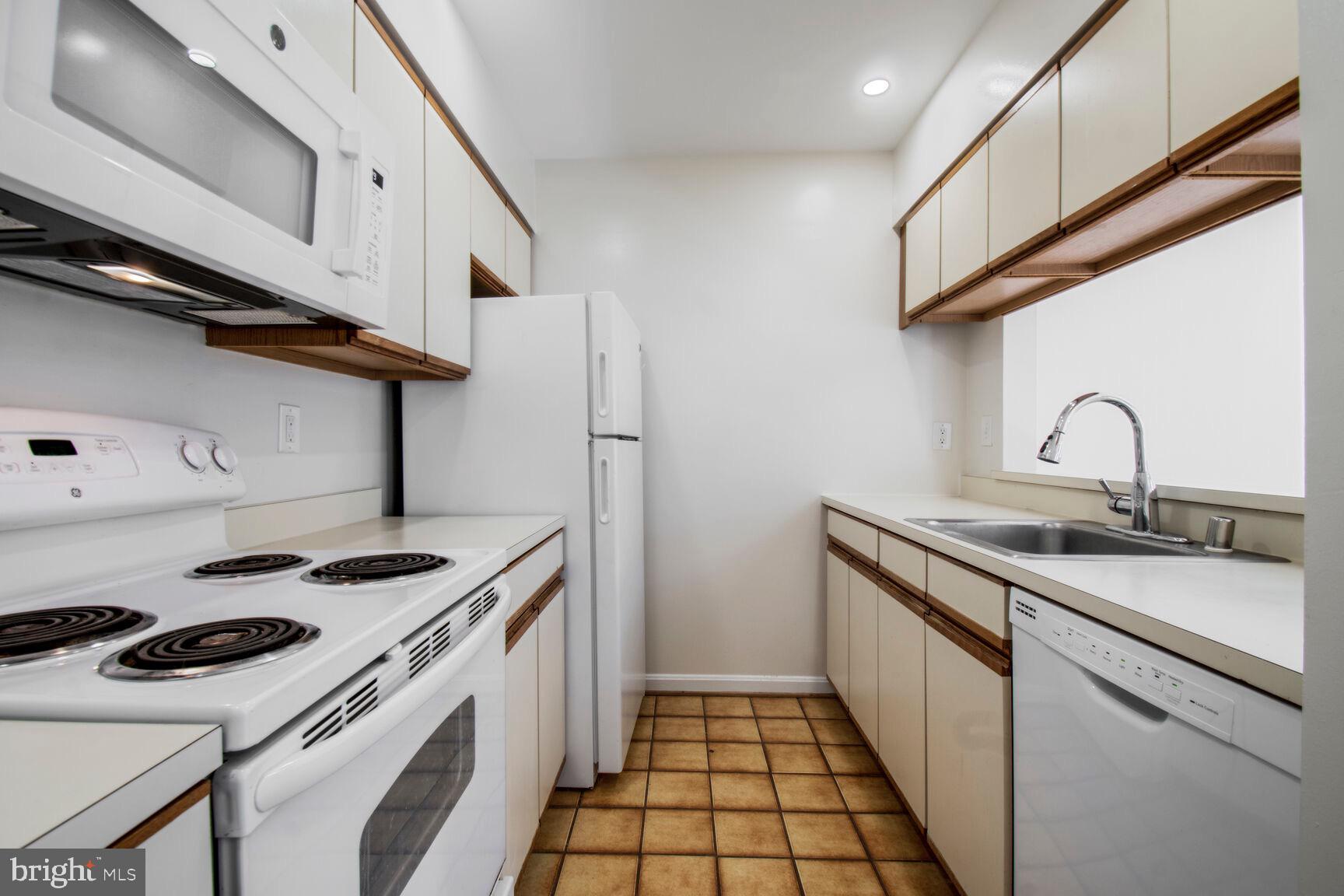 1020 N STAFFORD STREET 409