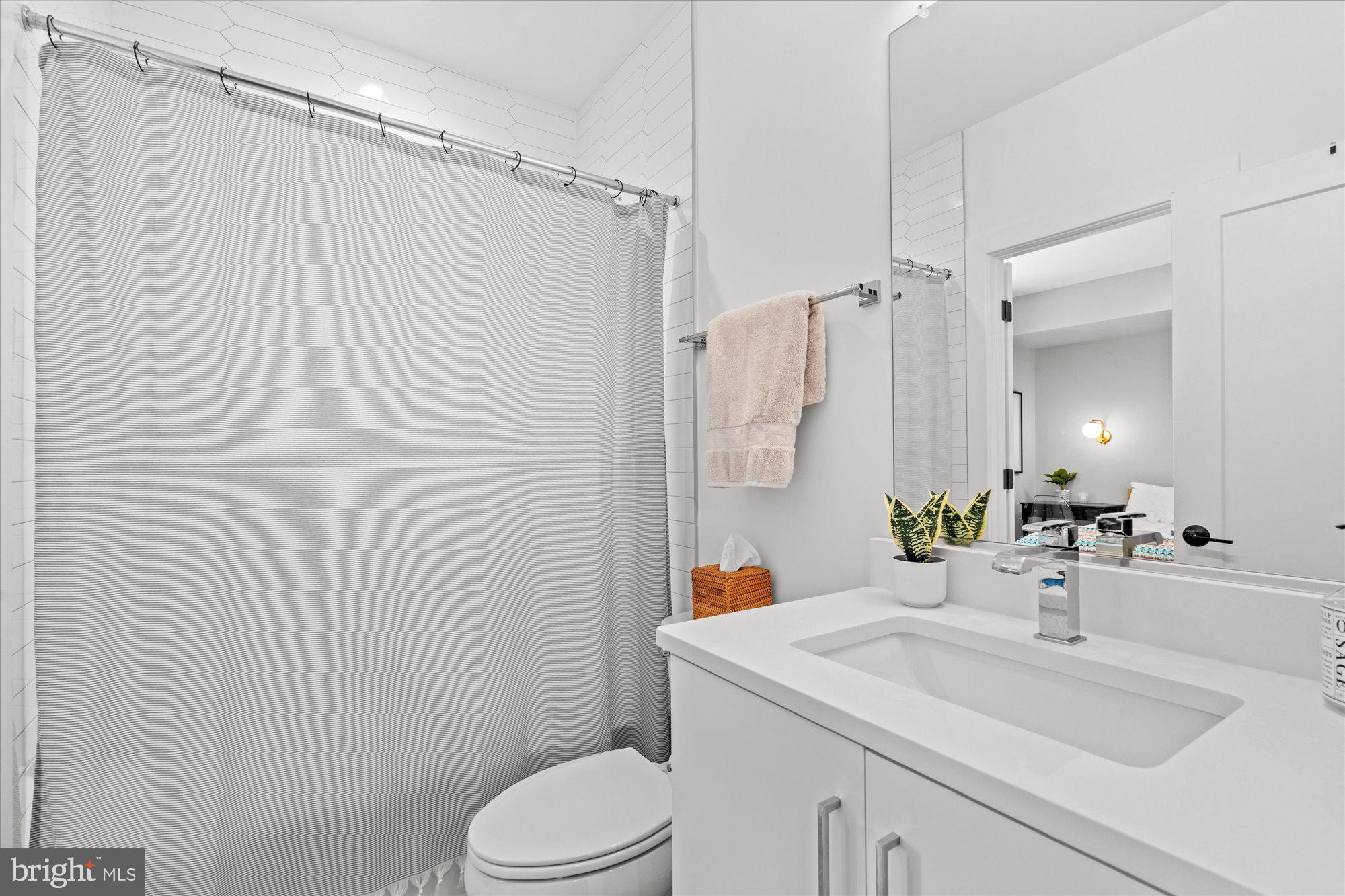 2728 N EDISON STREET