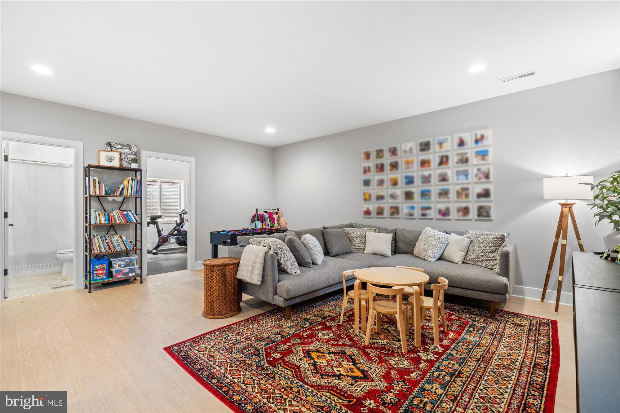 2728 N EDISON STREET